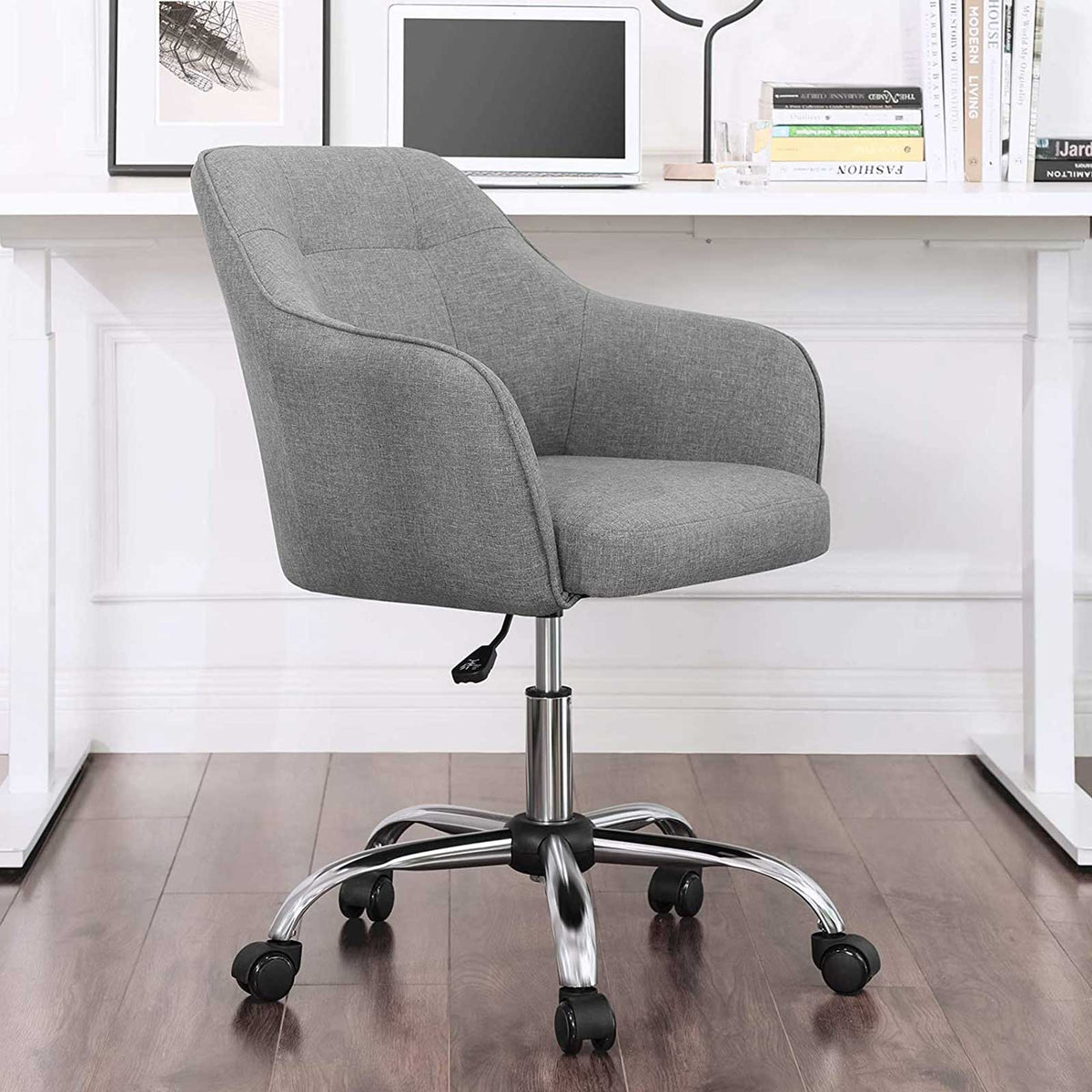 Bürostuhl mit Armlehnen – höhenverstellbar – bequeme Polsterung – 64 cm breit