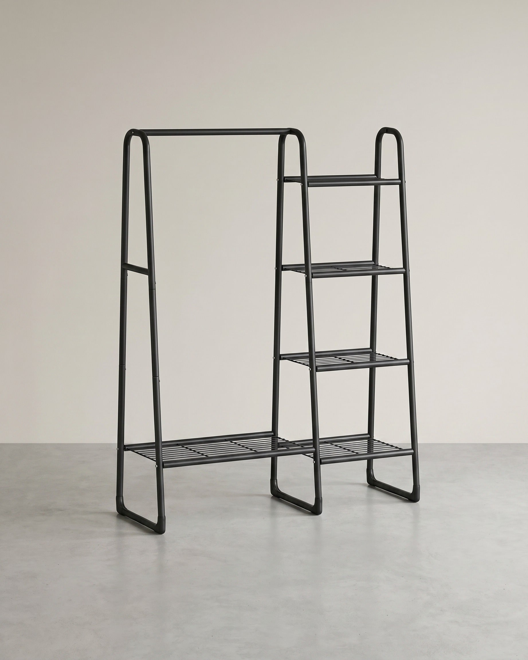 Kleiderständer – 5 Ablagen – Stahlrahmen – Maximale Tragkraft 70 kg – 40 x 101,7 x 153,3 cm – Schwarz