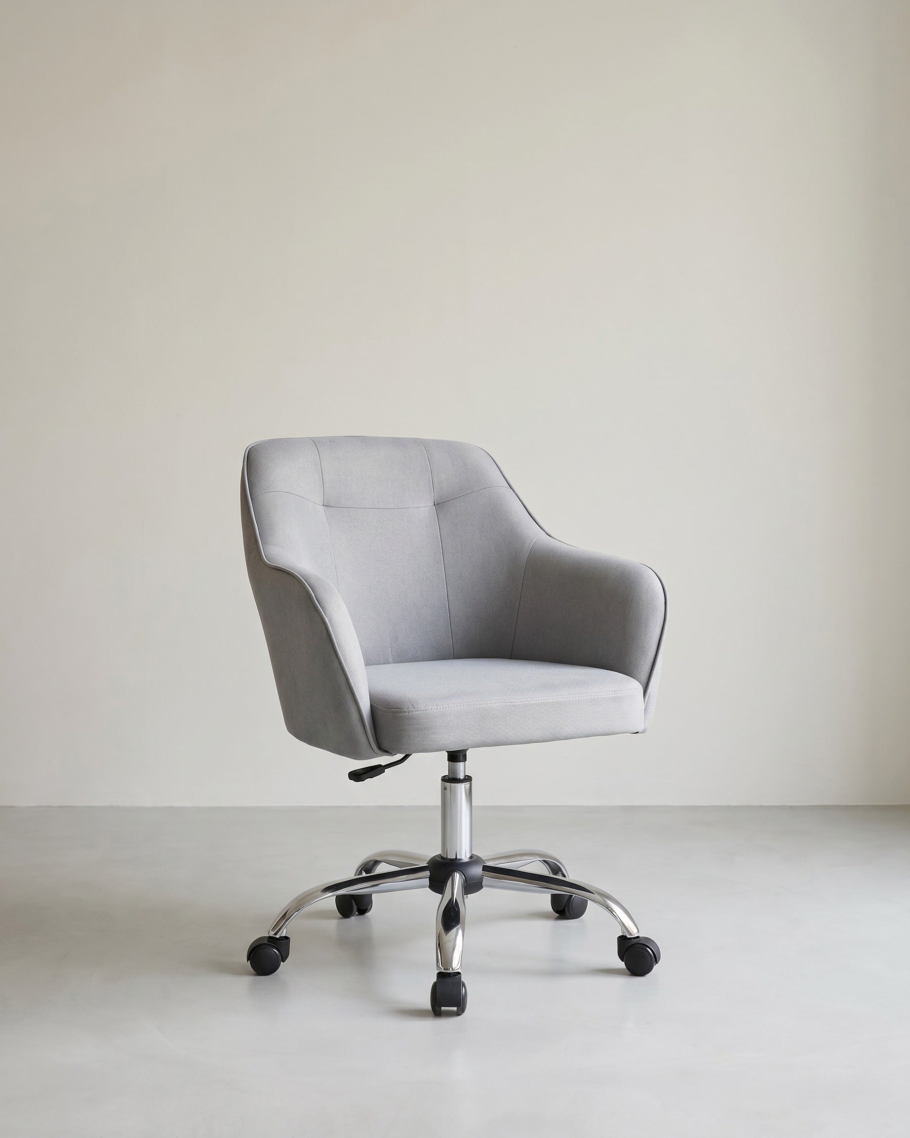 Bürostuhl mit Armlehnen – höhenverstellbar – bequeme Polsterung – 64 cm breit – Hellgrau | Leinen