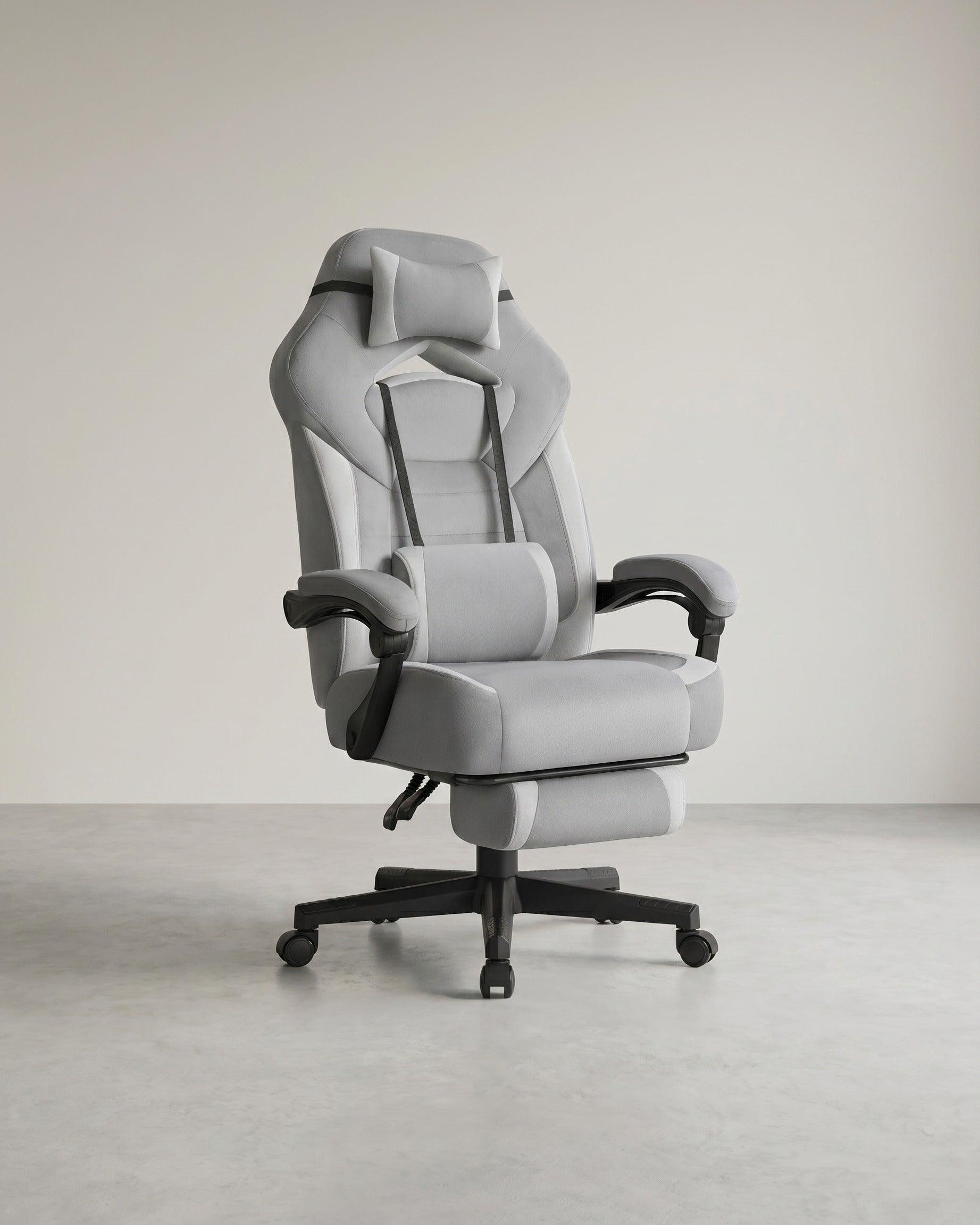 Gaming-Stuhl mit Fußstütze – ergonomisch – neigbar – extra dicke Sitzfläche – höhenverstellbar – Grau | Samt