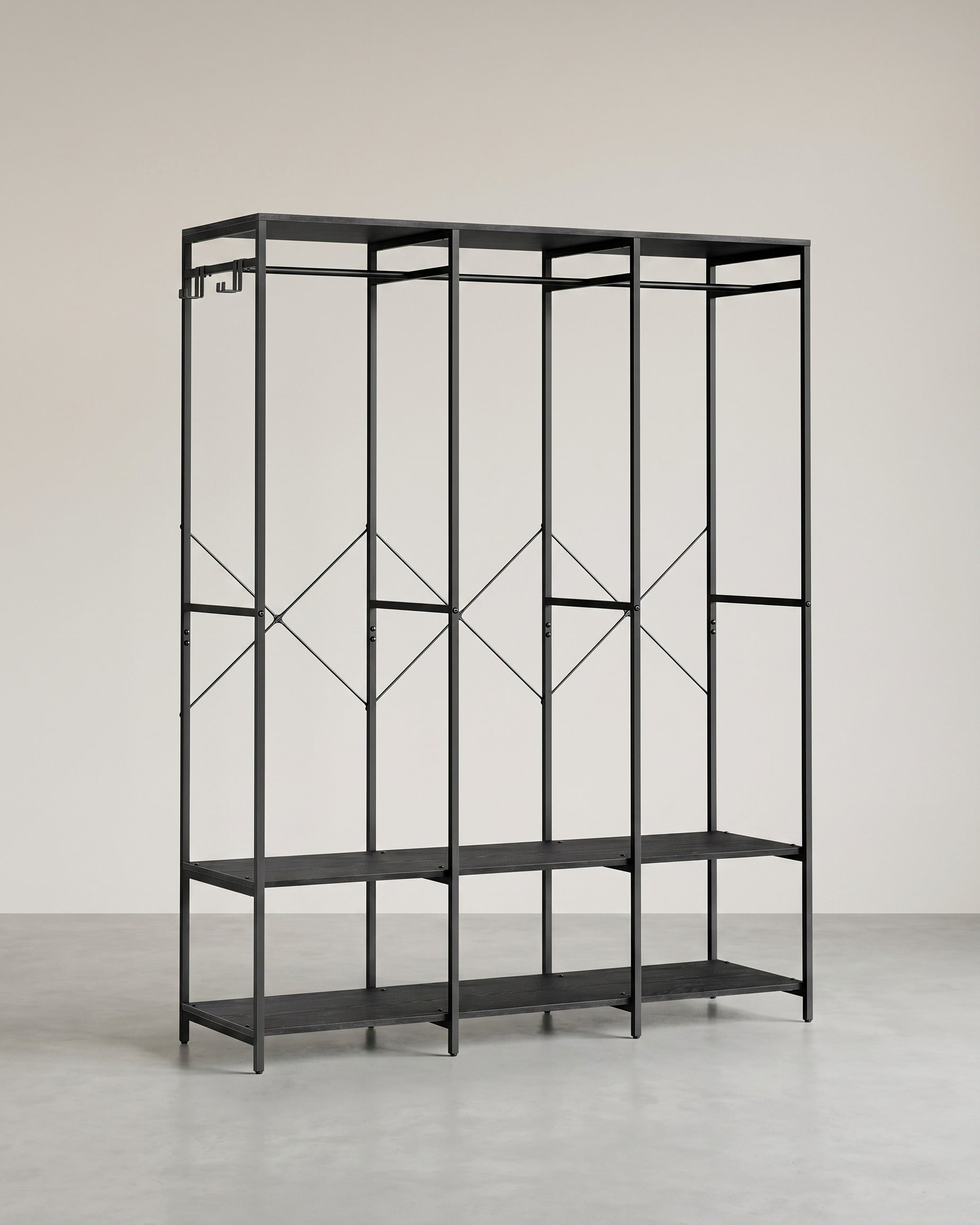 Offener Kleiderschrank mit Metallrahmen und Holzregalen – Schwarz