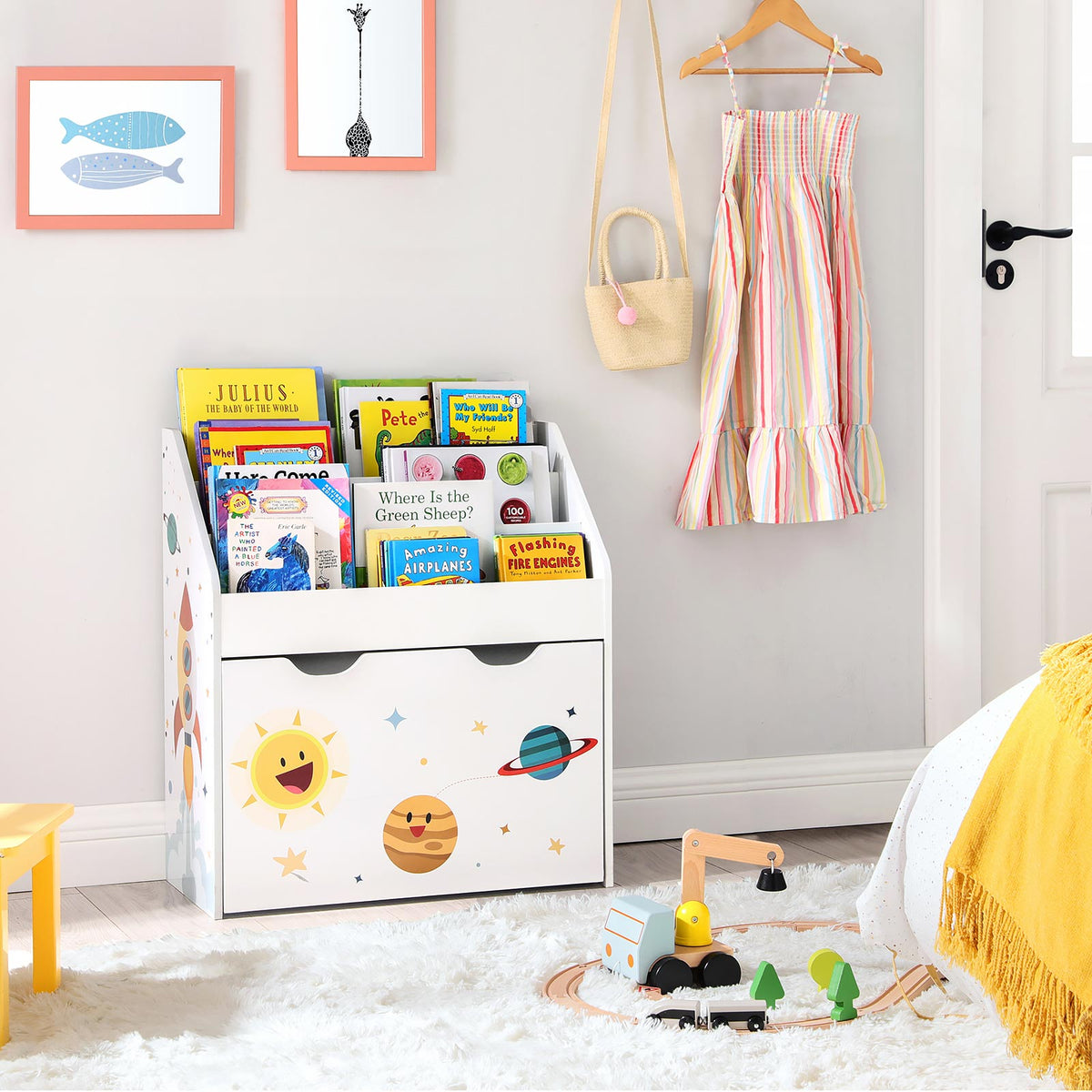 Kinderbücherregal mit Spielzeugkiste – Organizer mit Weltraumthema – mit Rollen und Kippschutz – 62,5 cm breit