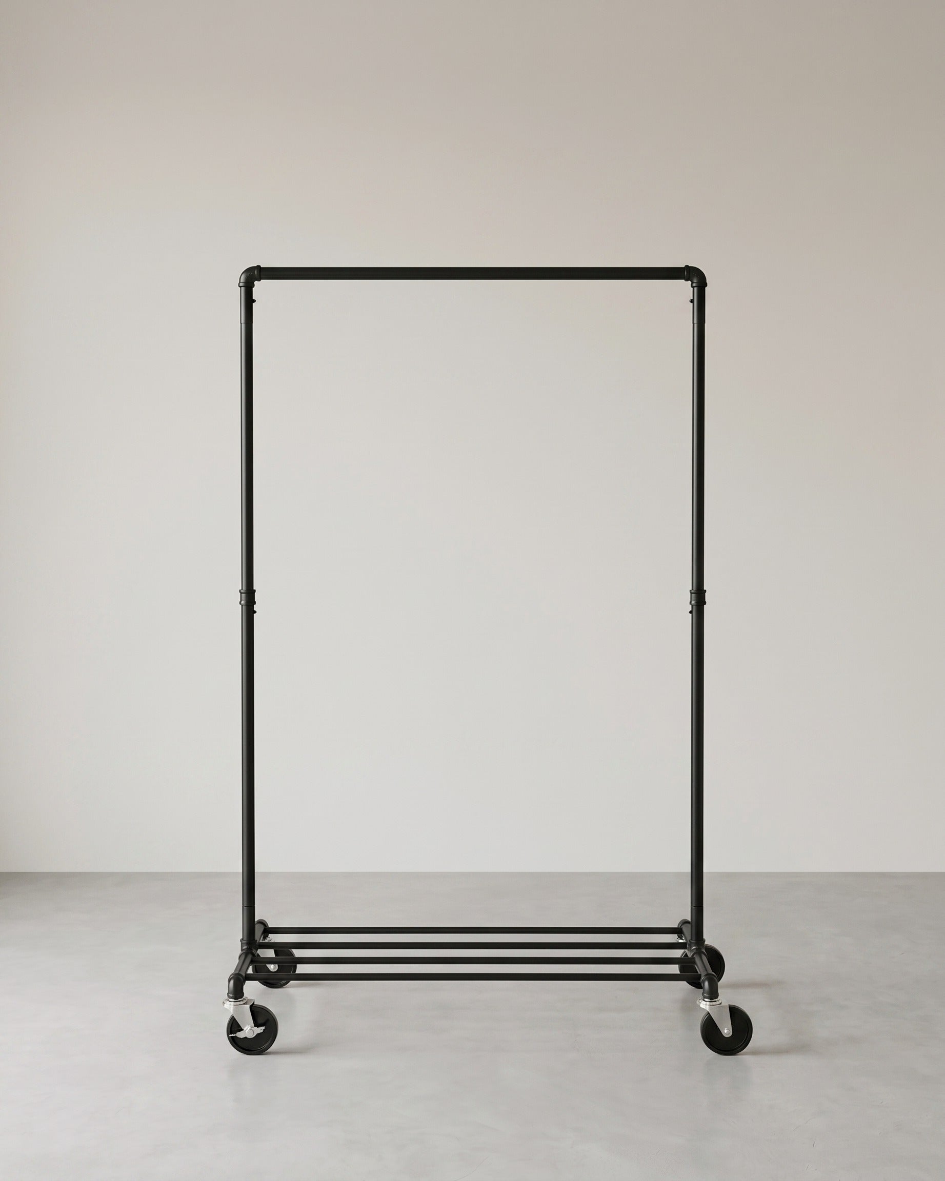 Kleiderständer mit Rollen – Industrielles Metall – Tragbarer Kleiderständer mit Ablage – Bis zu 90 kg belastbar