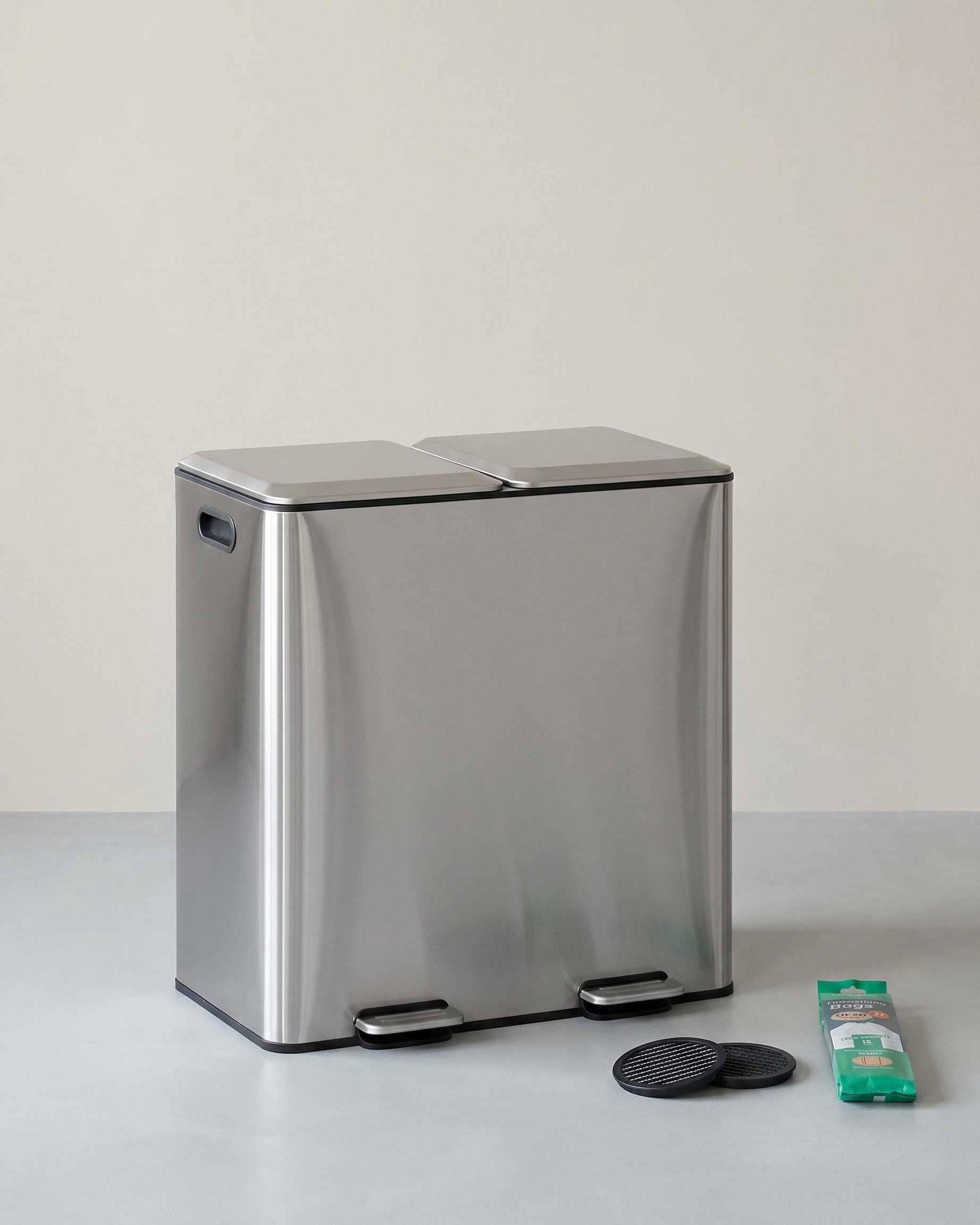 Abfalleimer mit 2 Kammern – Fußpedal – Deckel mit Soft-Close-Funktion – Geruchsfilter – 2 x 30 l – Stahl – Silber
