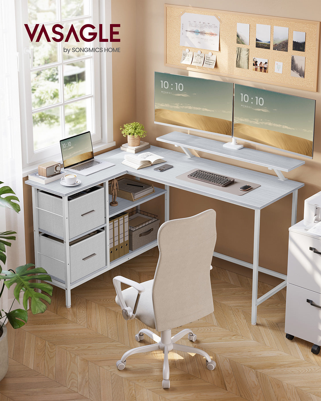 L-förmiger Schreibtisch mit Monitorständer – Eckschreibtisch mit 2 Schubladen und verstellbarem Regal – 135 x 105 x 89,5 cm