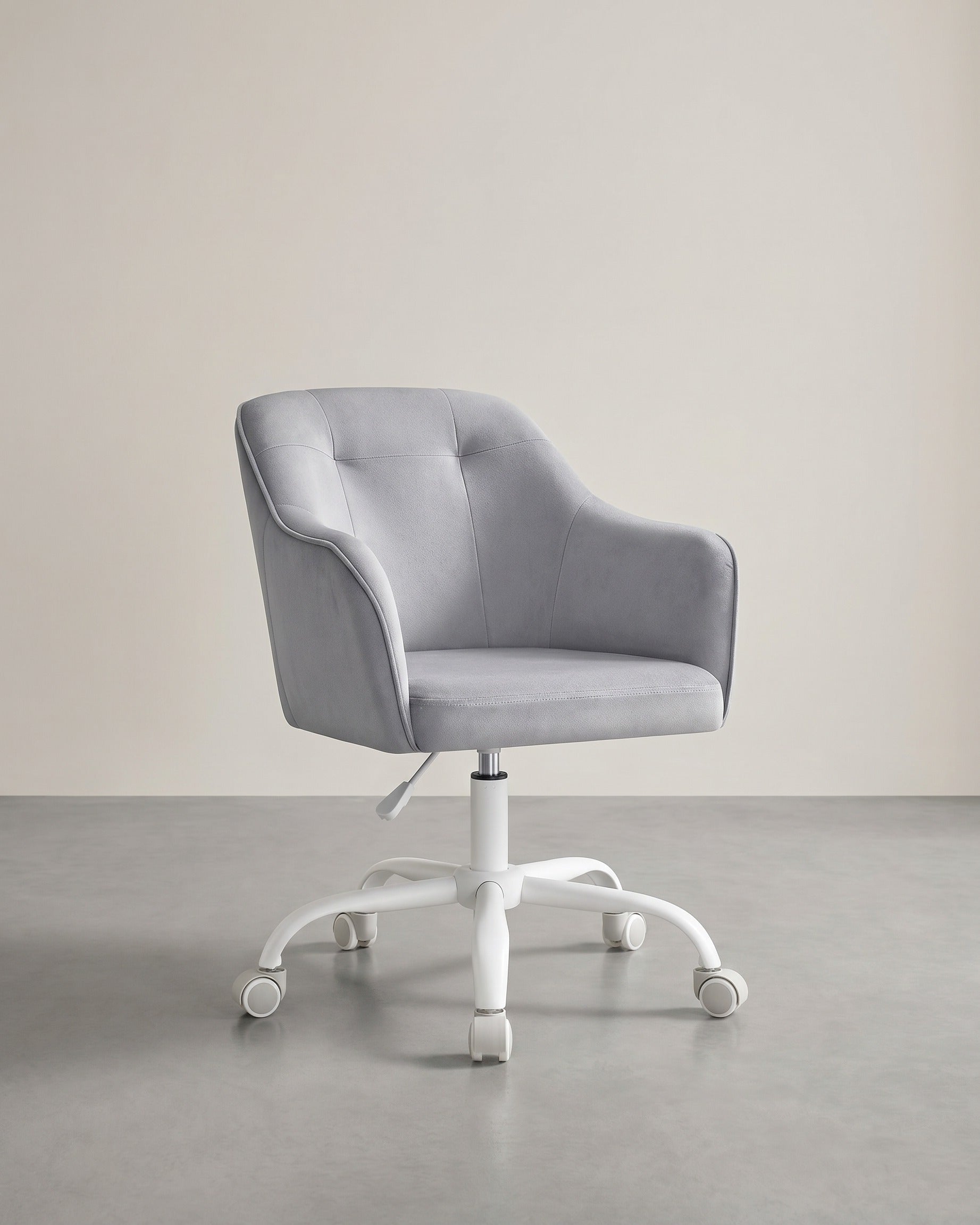 Bürostuhl mit Armlehnen – höhenverstellbar – bequeme Polsterung – 64 cm breit – Grau | Samt