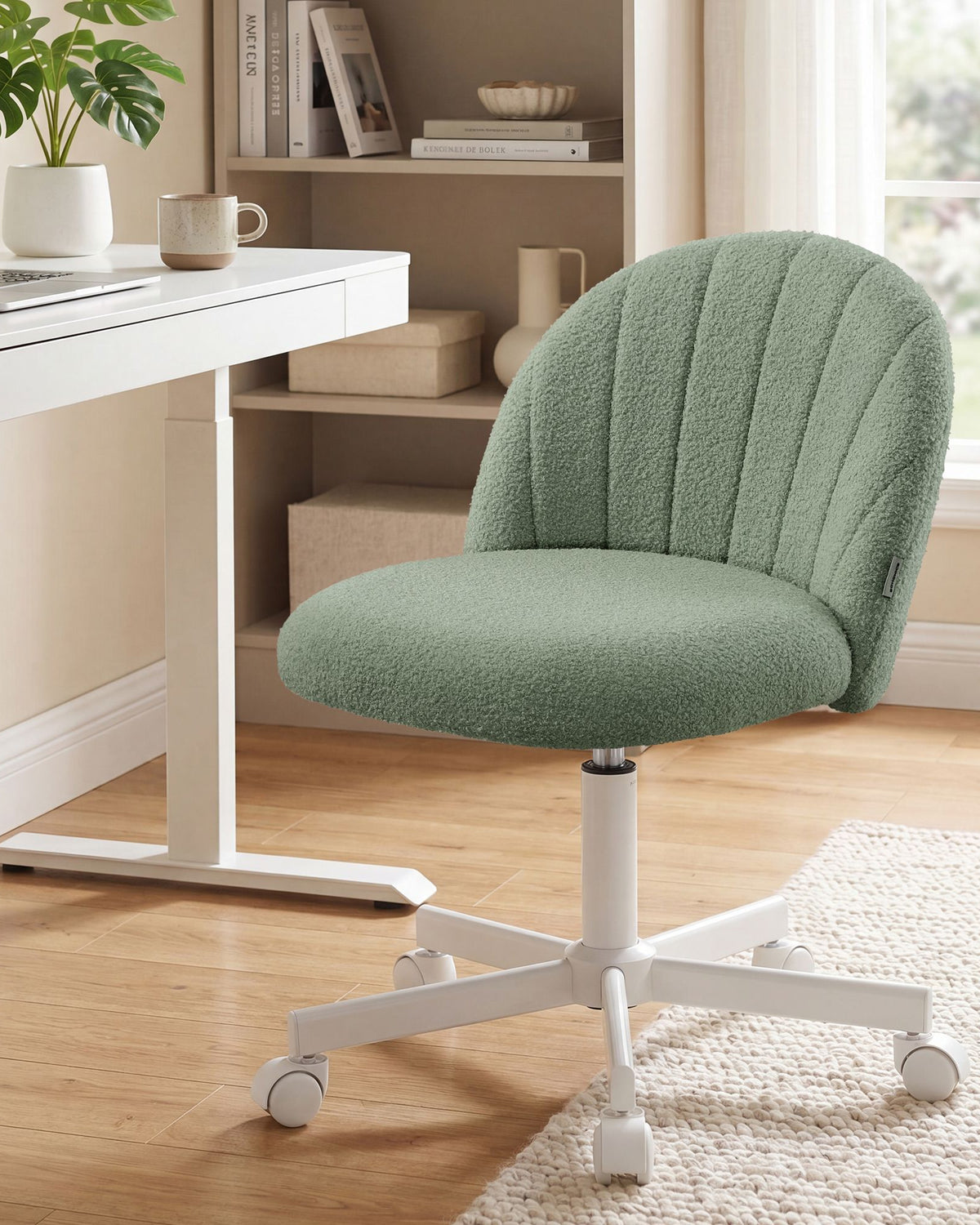 Drehstuhl – Kompaktes Design – Weicher Bezug – Höhenverstellbar – 360°-Rollen – Ergonomische Rückenlehne