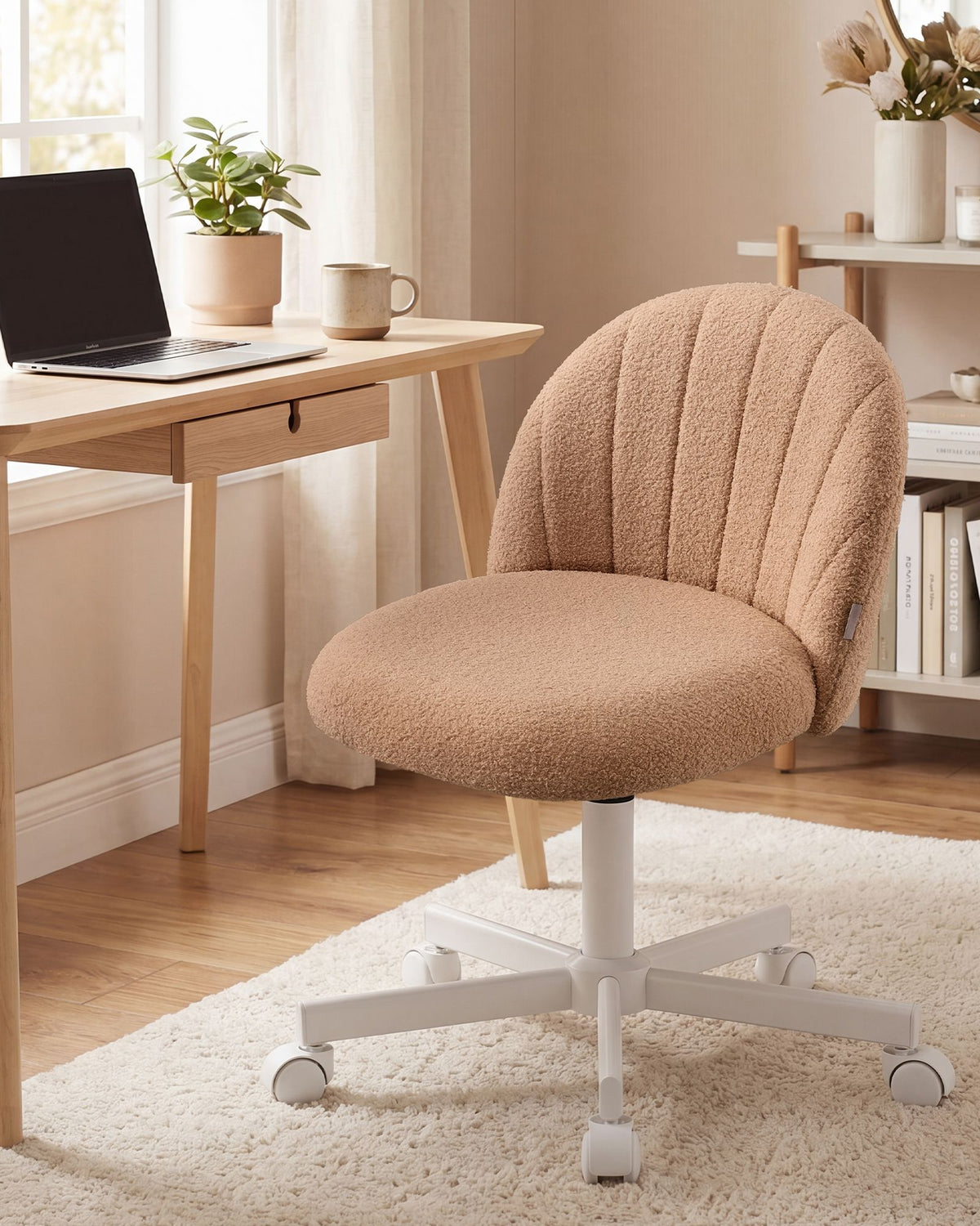 Drehstuhl – Kompaktes Design – Weicher Bezug – Höhenverstellbar – 360°-Rollen – Ergonomische Rückenlehne