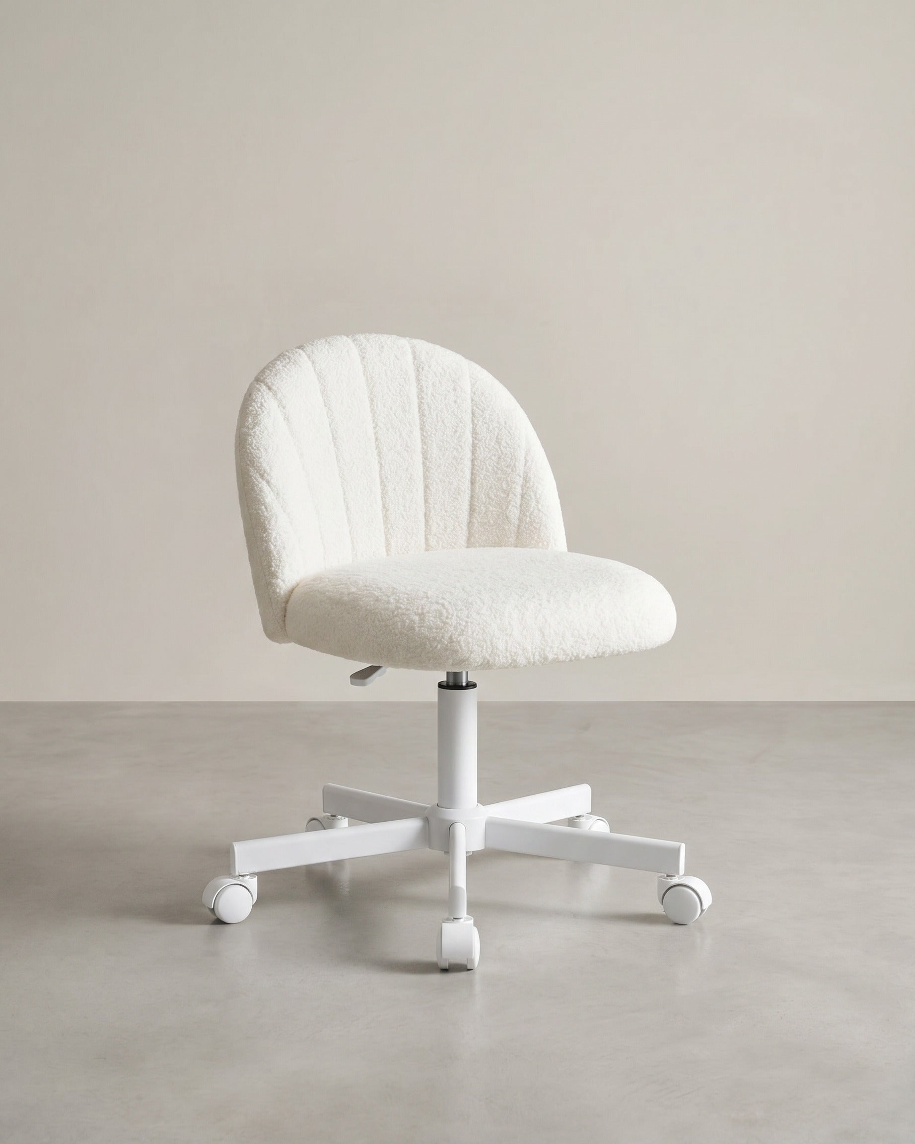 Drehstuhl – Kompaktes Design – Fleecebezug – Höhenverstellbar – 360°-Rollen – Ergonomische Rückenlehne – Creme