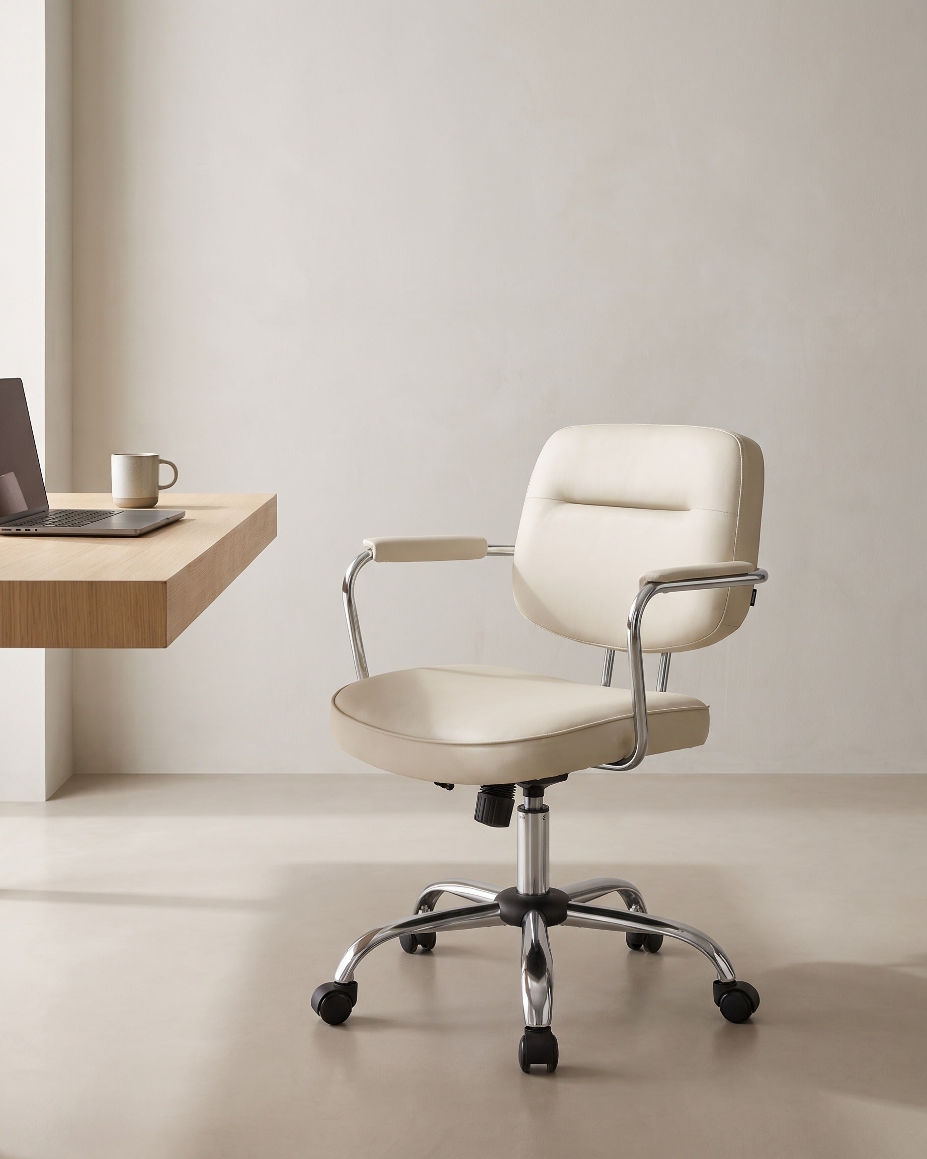 Bürostuhl Kunstleder – Ergonomisch, drehbar und höhenverstellbar – Mit Wippfunktion und breiten Armlehnen – Beige
