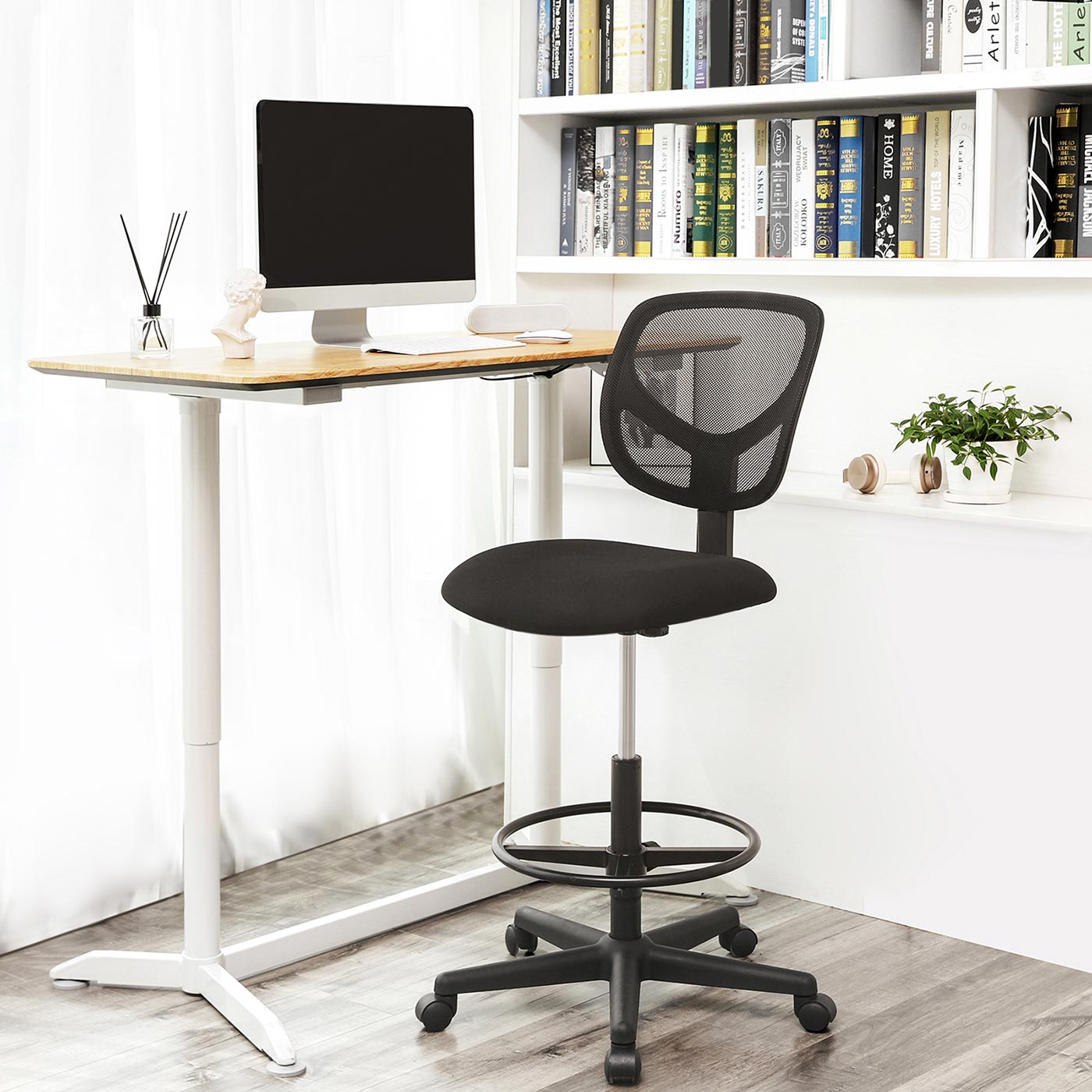 Ergonomischer Bürostuhl hoch – mit verstellbarer Fußstütze – ohne Armlehnen