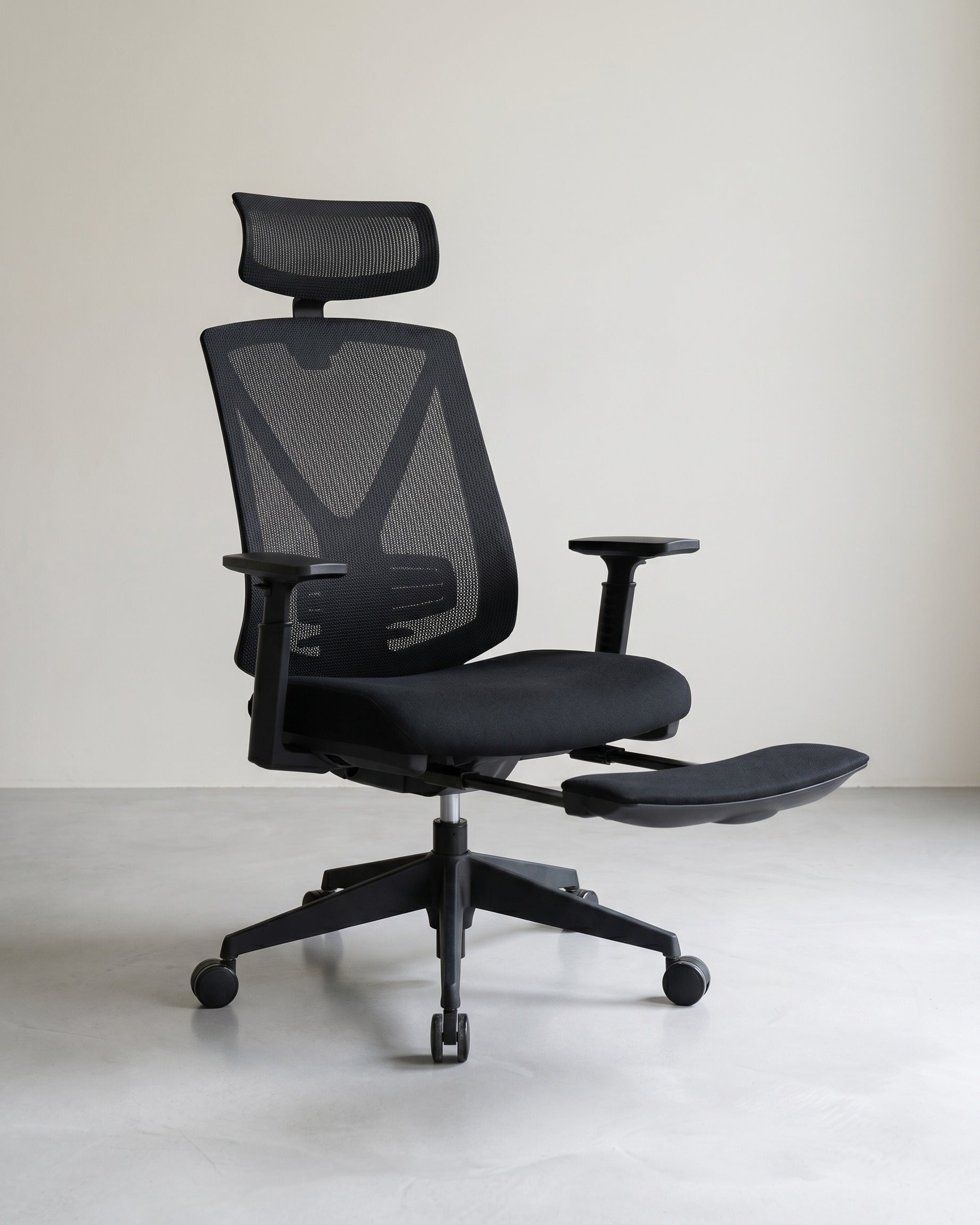 Ergonomischer Bürostuhl mit Fußstütze – Netzrückenlehne – verstellbare Lordosenstütze und Kopfstütze – 150 kg belastbar