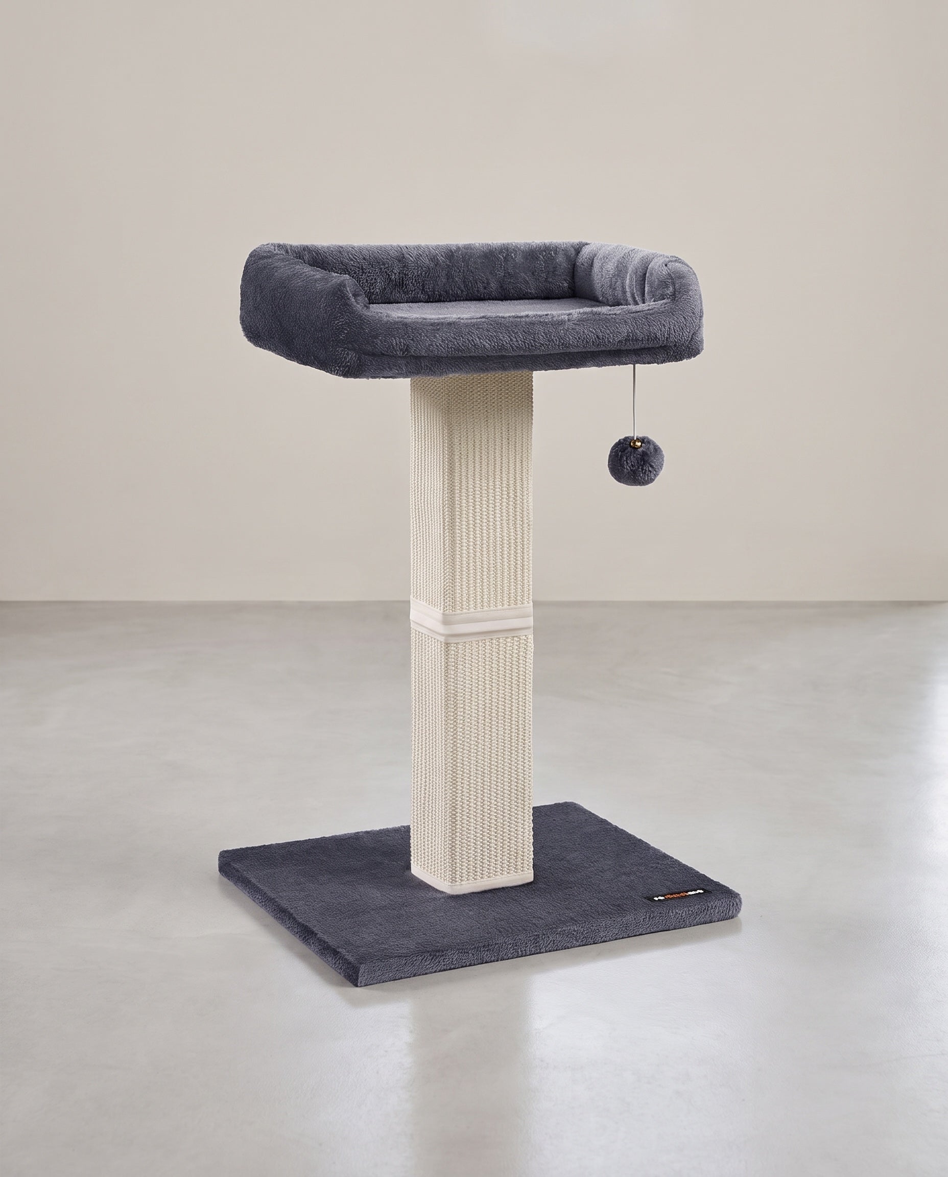 Kratzbaum Mit Erhöhtem Liegeplatz - Stabile Sisal-Kratzsäule - Inklusive Spielball