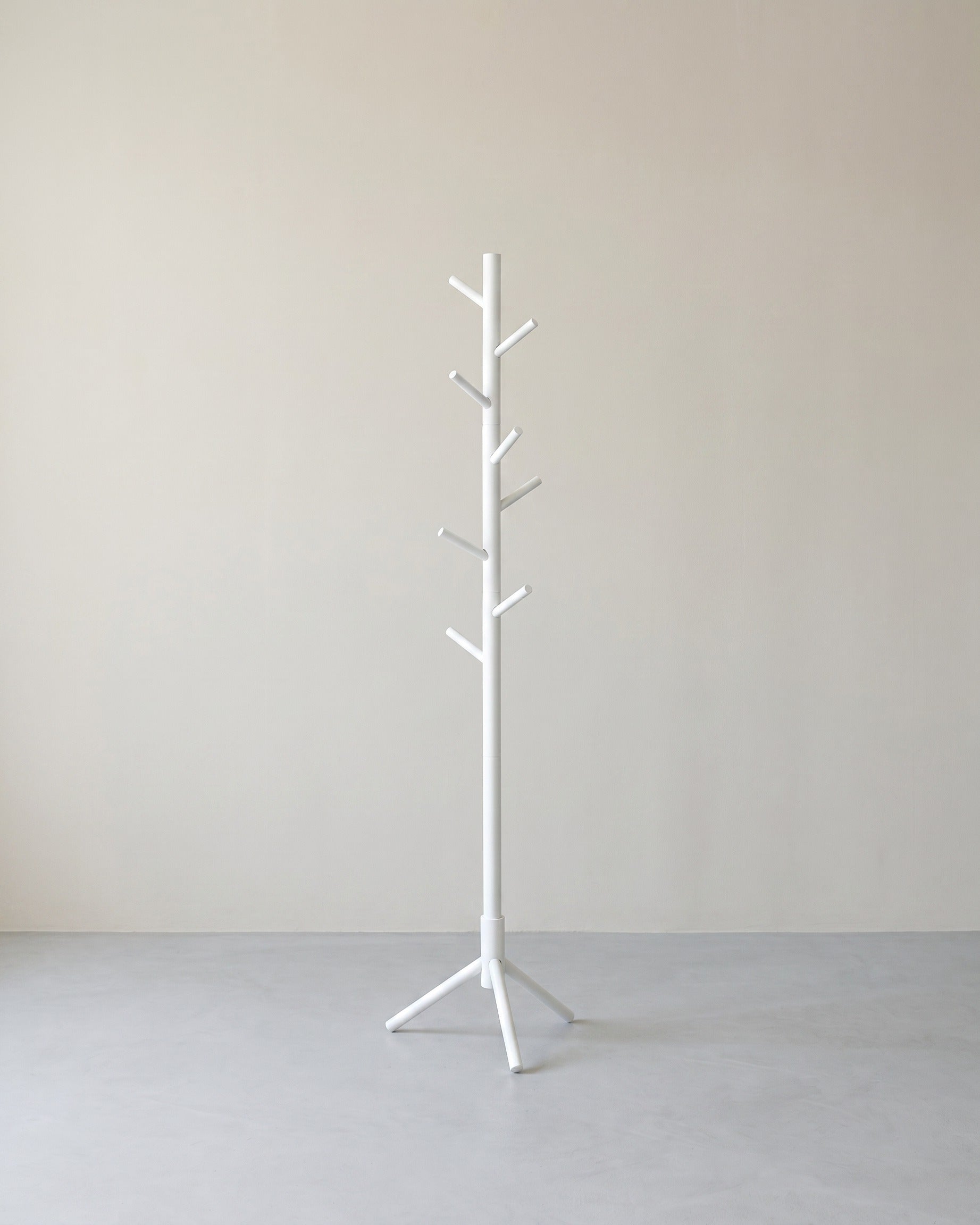 Freistehender Garderobenständer – Verstellbar – 8 Haken – Massivholz – 47 x 47 x 175 cm – Weiß