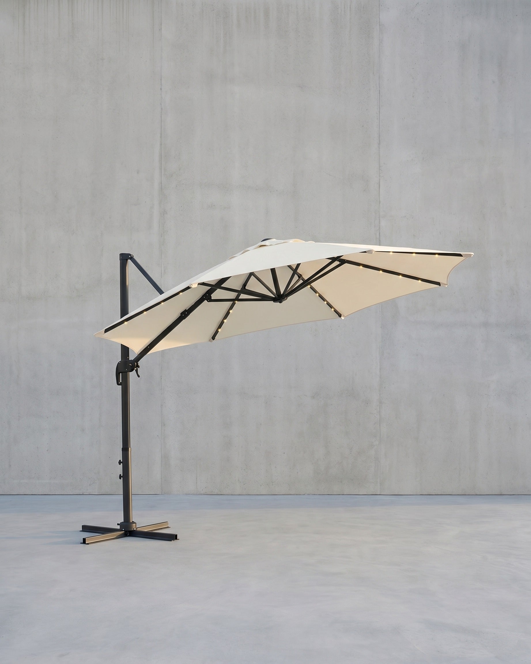 Neigbarer Ampelschirm mit Kurbel - LED-Beleuchtung - Ø 300 cm - 360° drehbar – Beige