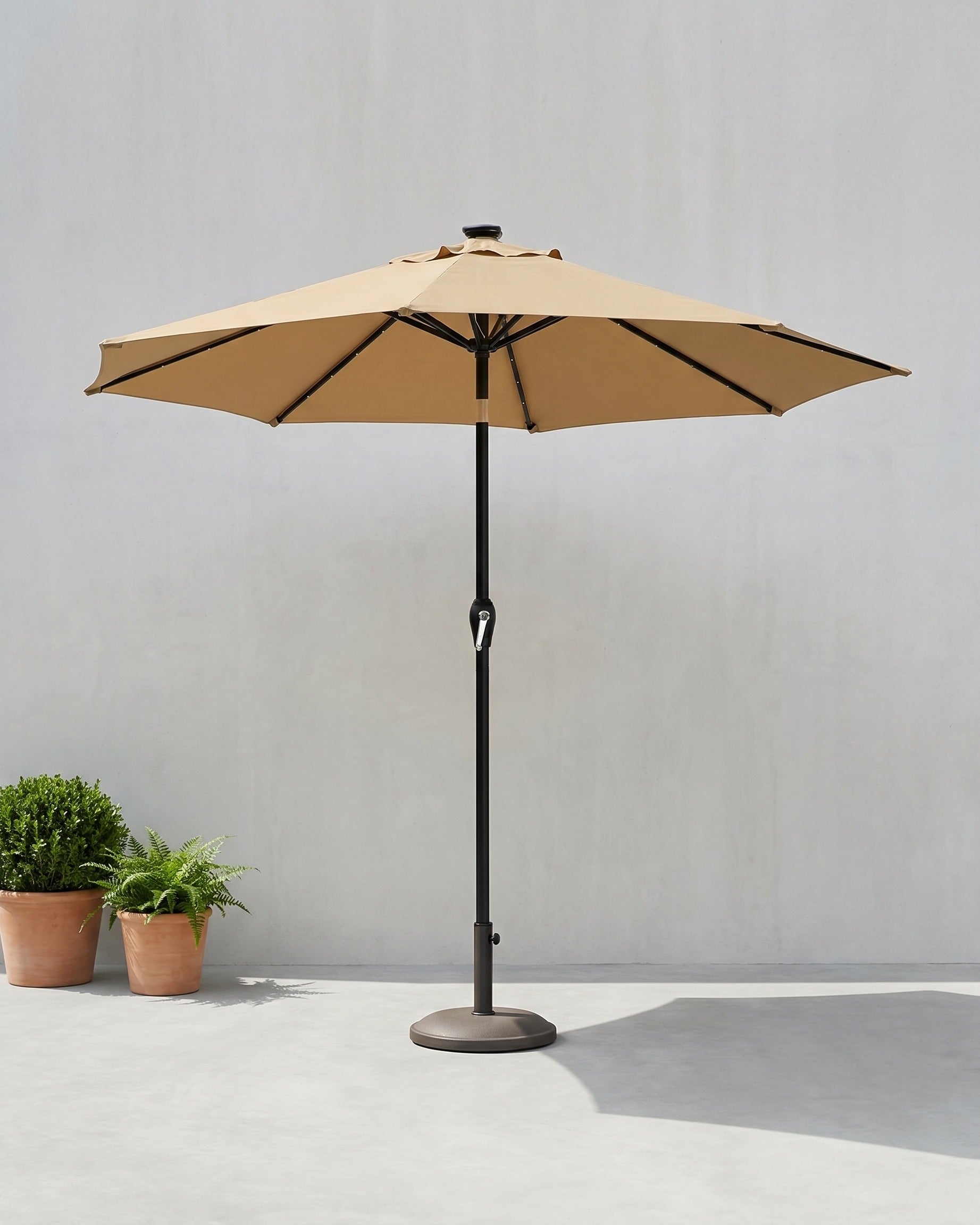 Solarbetriebener LED-Sonnenschirm Ø 2,7 oder 3 Meter - Garten-Sonnenschirm mit Neigefunktion – Taupe