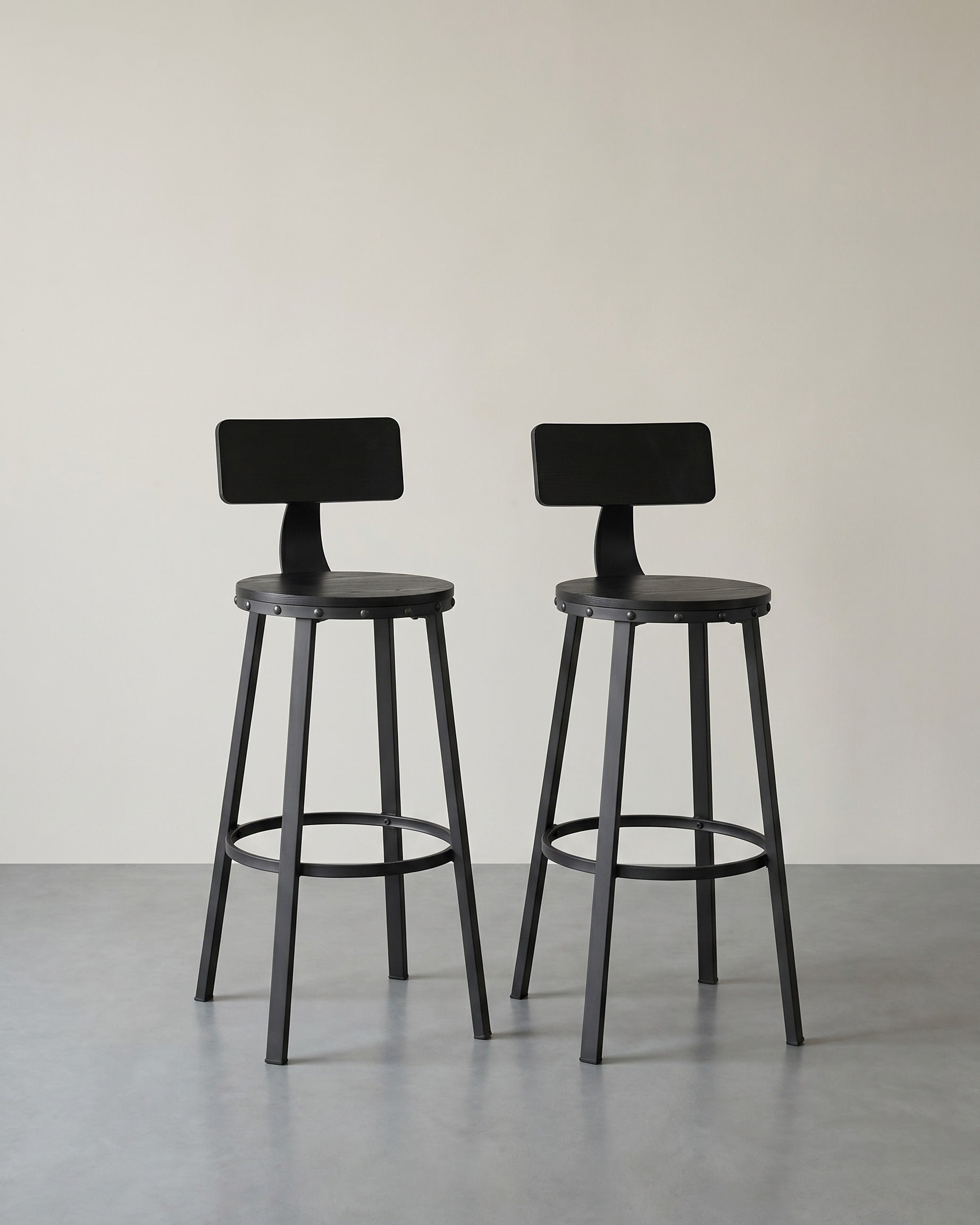 Industrielle Barhocker – 2er-Set – Vintage-Holzsitz – Schwarz