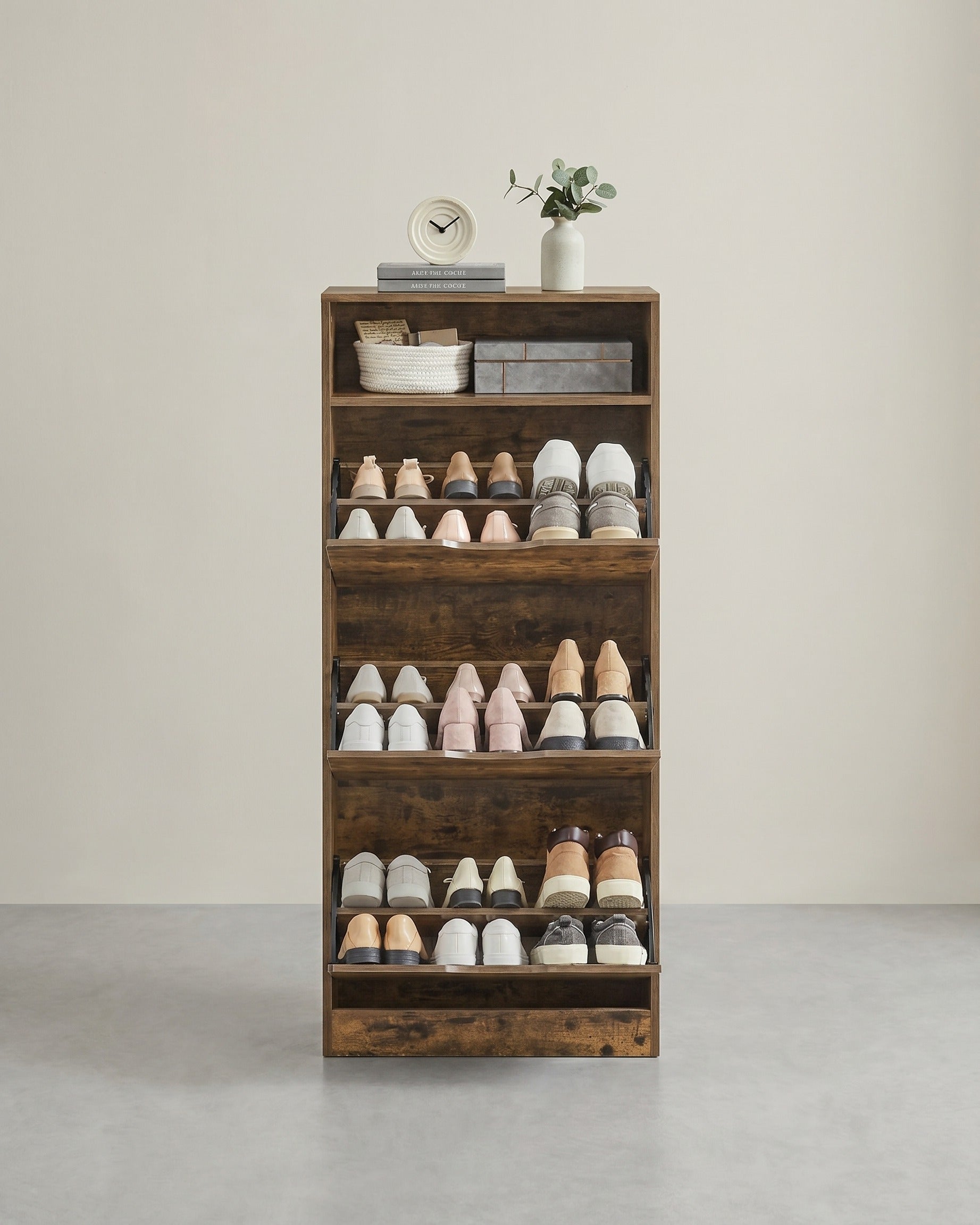 Hoher und vielseitiger Schuhschrank mit stilvollem Design – Braun