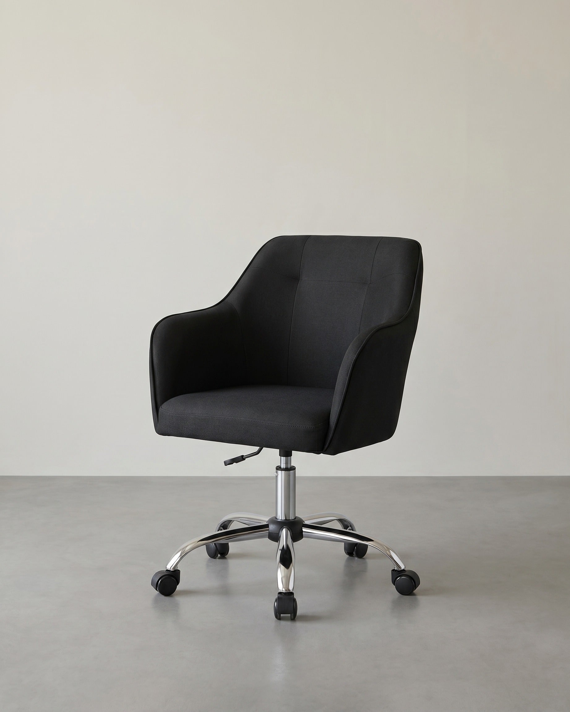 Bürostuhl mit Armlehnen – höhenverstellbar – bequeme Polsterung – 64 cm breit – Schwarz | Leinen