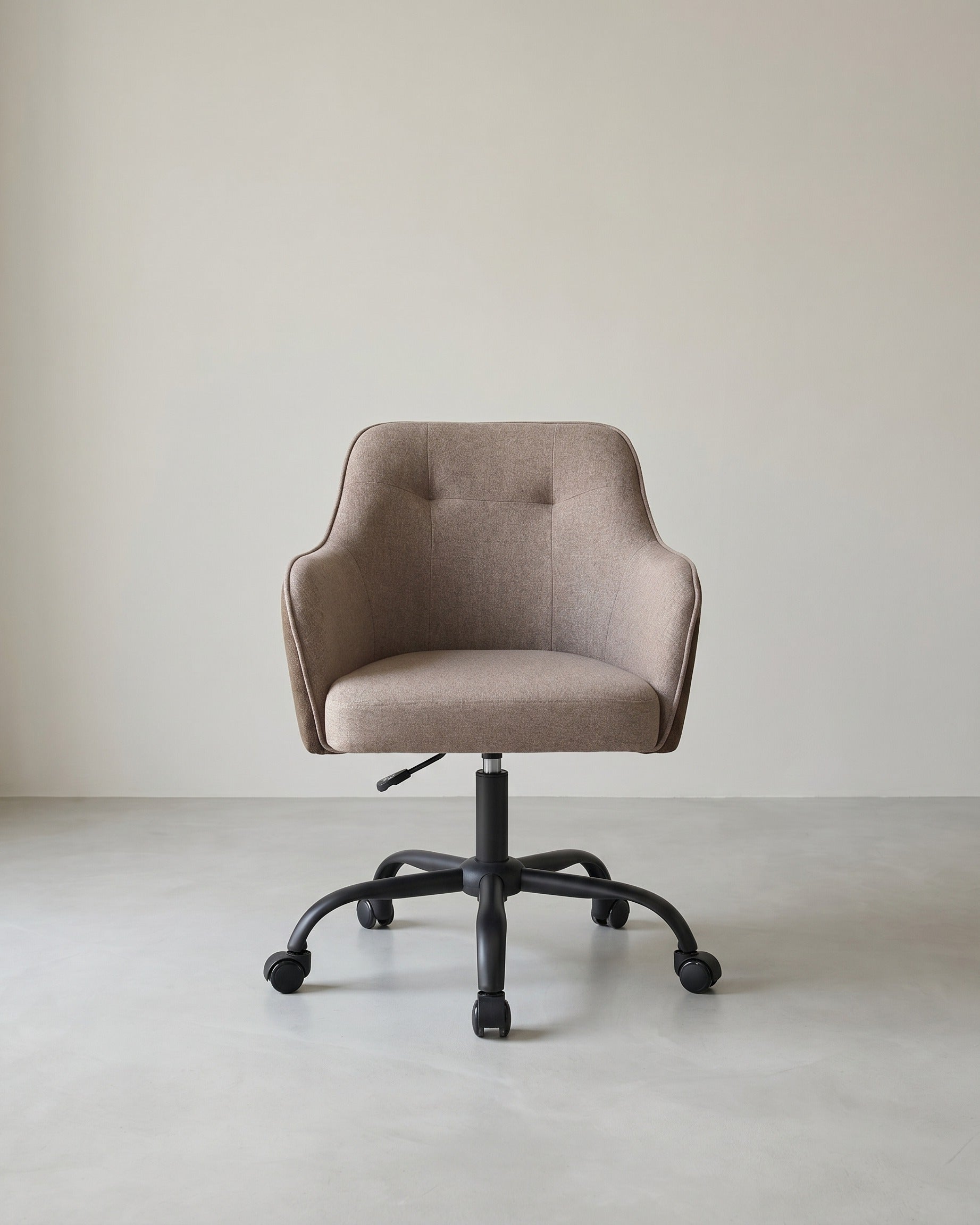 Bürostuhl mit Armlehnen – höhenverstellbar – bequeme Polsterung – 64 cm breit – Braun | Baumwoll-Leinen-Mix