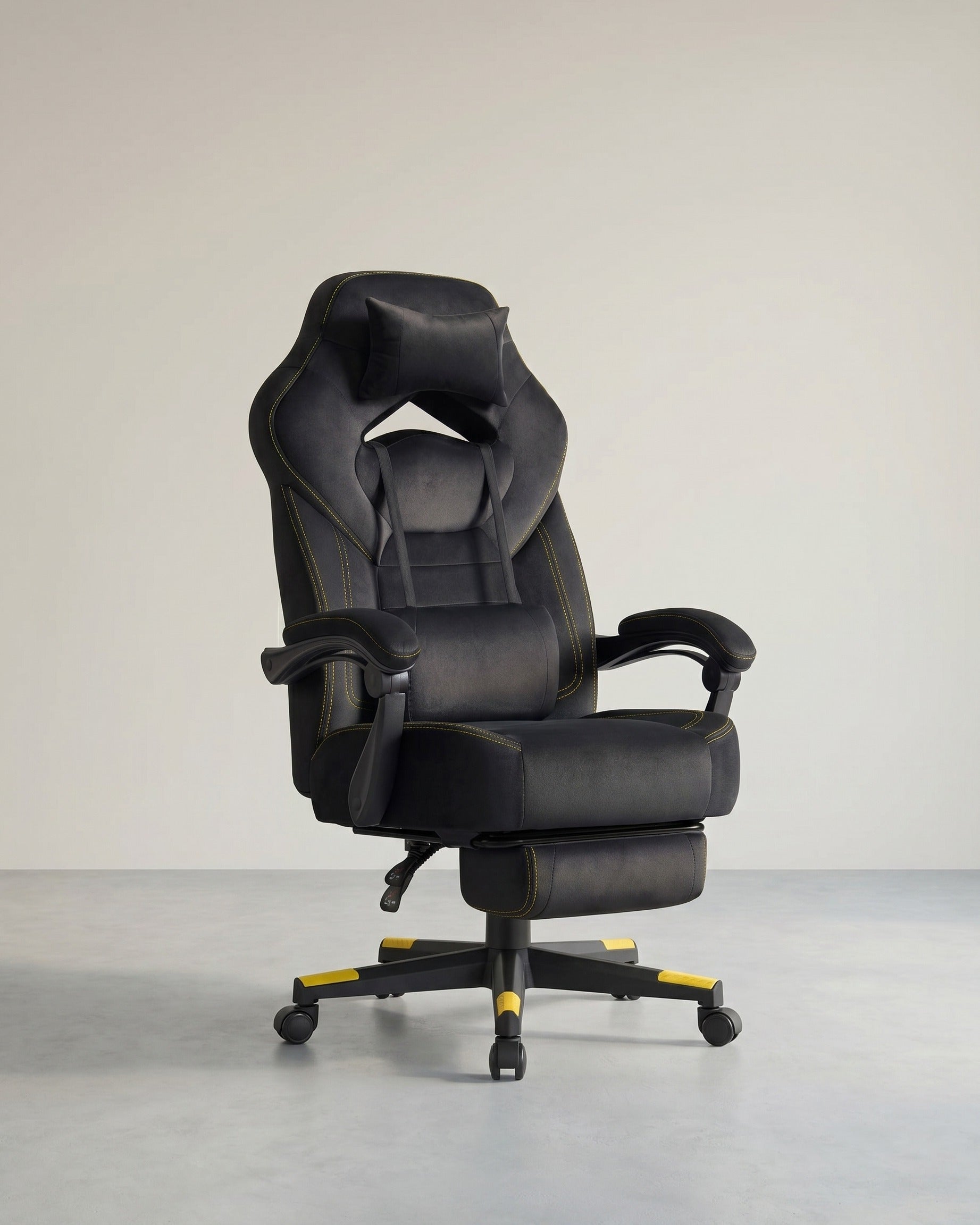 Gaming-Stuhl mit Fußstütze – ergonomisch – neigbar – extra dicke Sitzfläche – höhenverstellbar – Schwarz | Samt