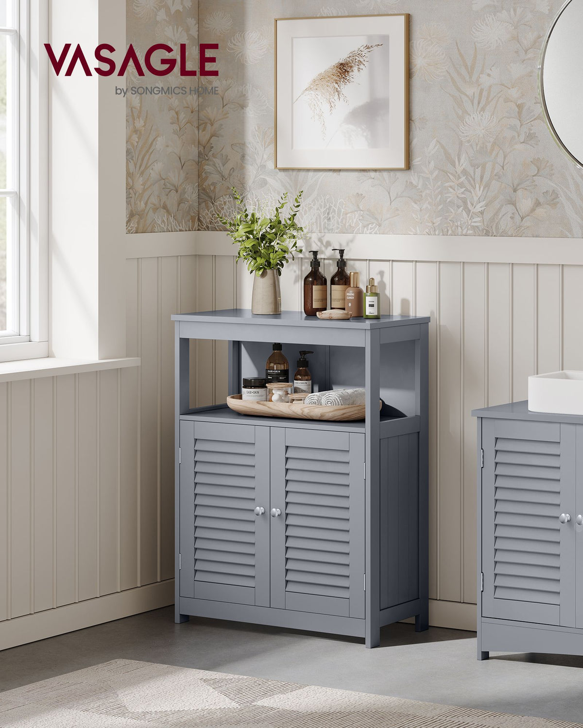 Badezimmerschrank mit Lamellentüren – feuchtigkeitsbeständig und praktisch