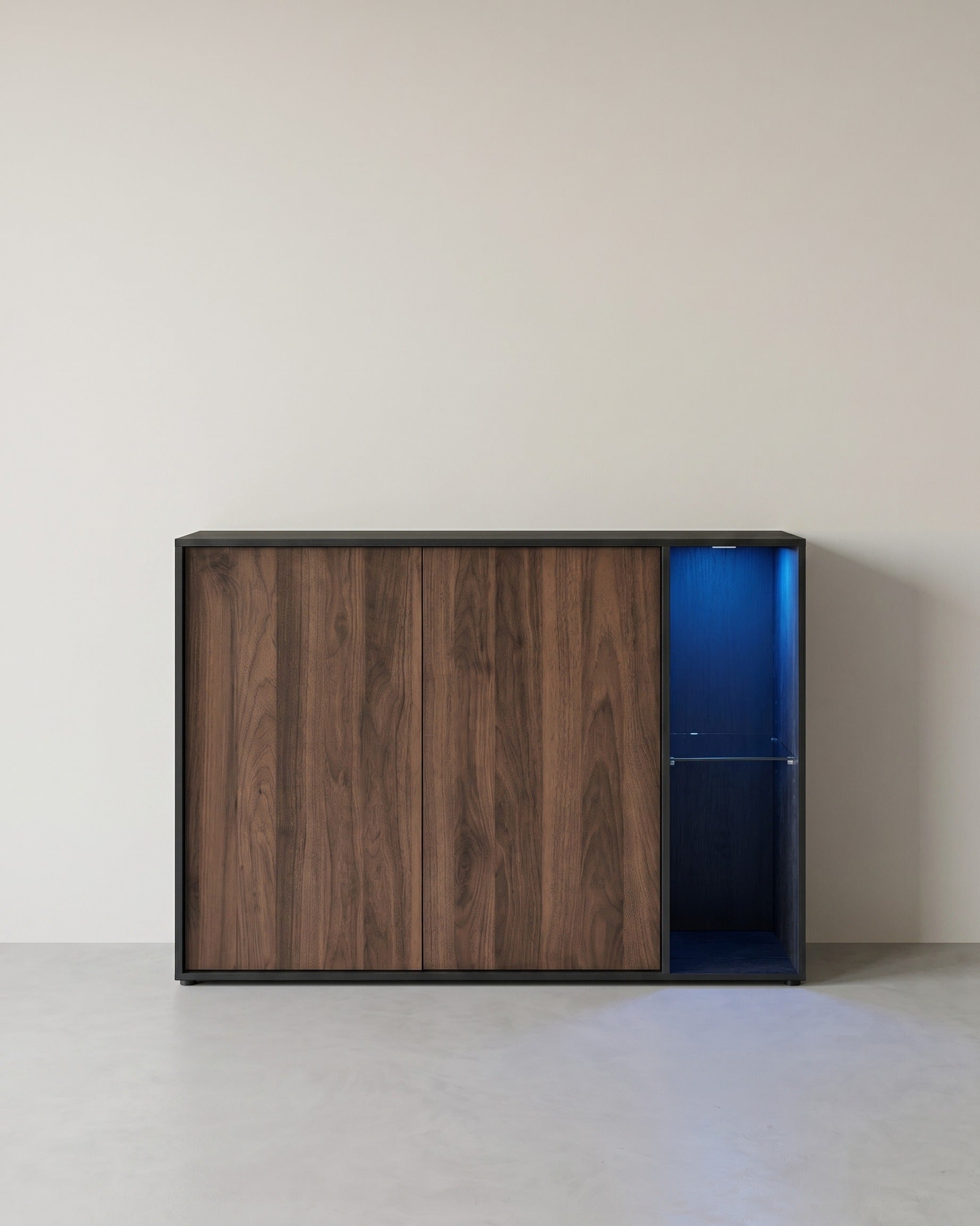 Lagerschrank mit LED-Beleuchtung - Sideboard mit offenen und geschlossenen Fächern – Braun