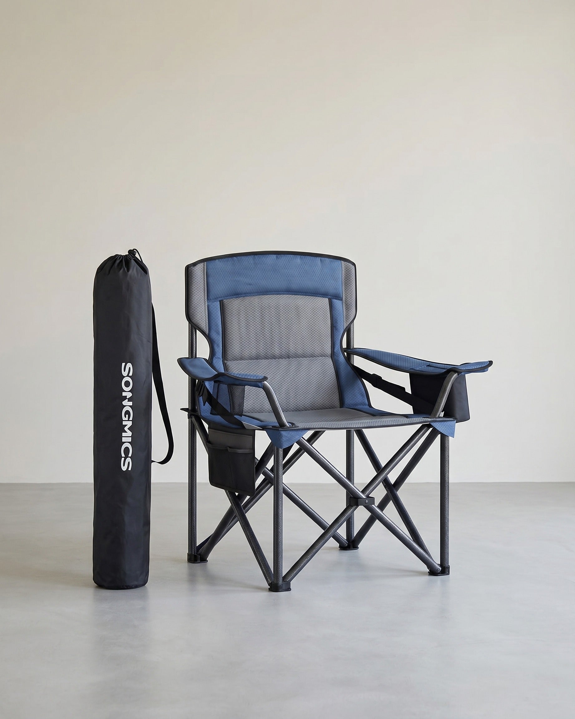 Campingstuhl mit Getränkehalter – 99,5 cm hoch – gepolsterte Sitzfläche – 205 kg Tragkraft – faltbar – 63 x 95 cm – Blau