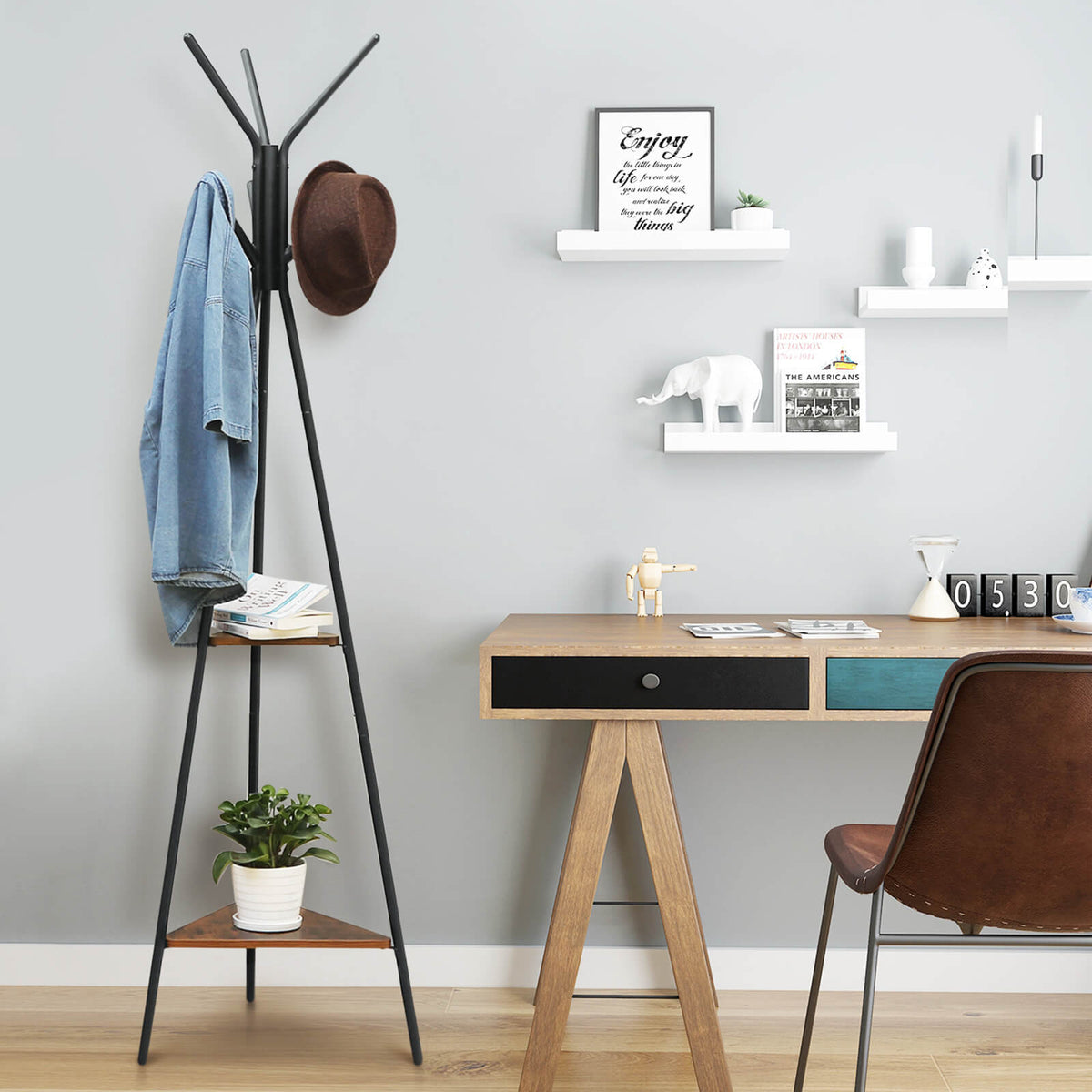 Kleiderständer mit Holzregalen – Minimalistisches Design – Stabil & Platzsparend