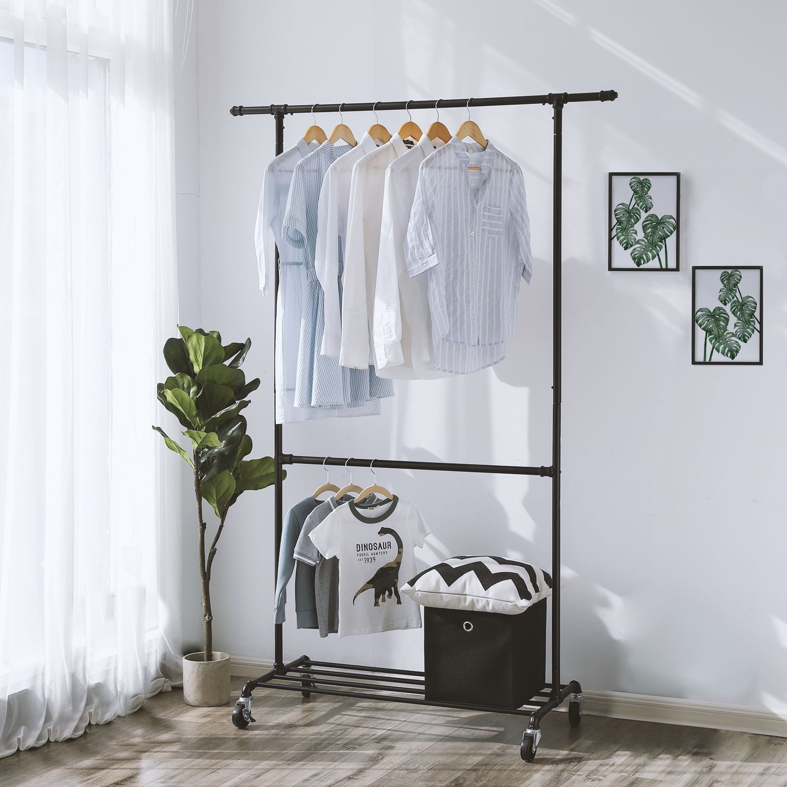 Industrieller Kleiderständer mit Rollen und doppelter Kleiderstange – Verstellbarer Stauraum – Robustes, mobiles und stilvolles Design