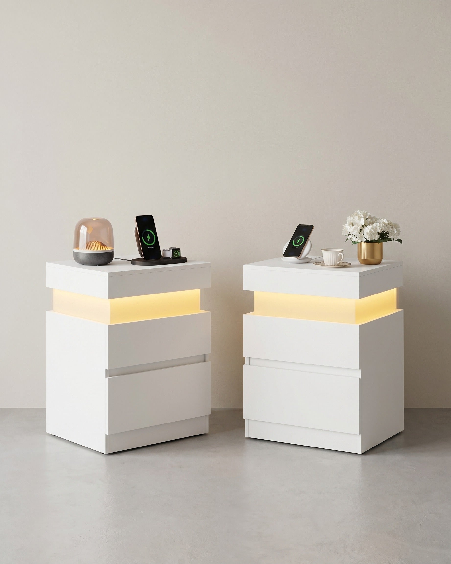 Nachttisch – 2er-Set – Mit LED-Beleuchtung, Steckdosen und USB-A/USB-C-Anschlüssen – Ausziehbare Tischplatte und 2 Schubladen – Modernes Design – 35 x 40 x 55 cm – Weiß