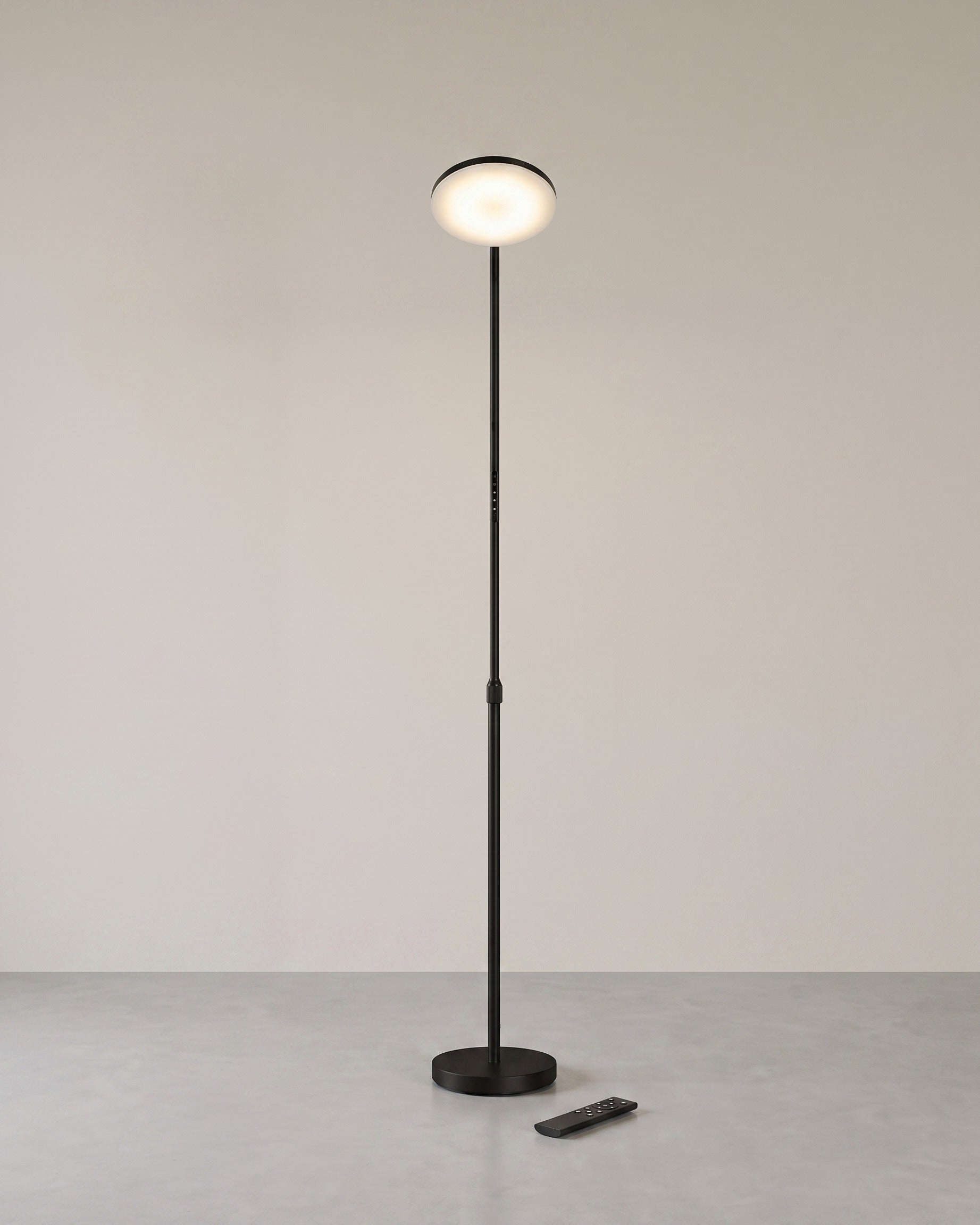 LED-Stehlampe Höhenverstellbar - Drehbarer Lampenkopf Mit Timer - Für Wohnzimmer
