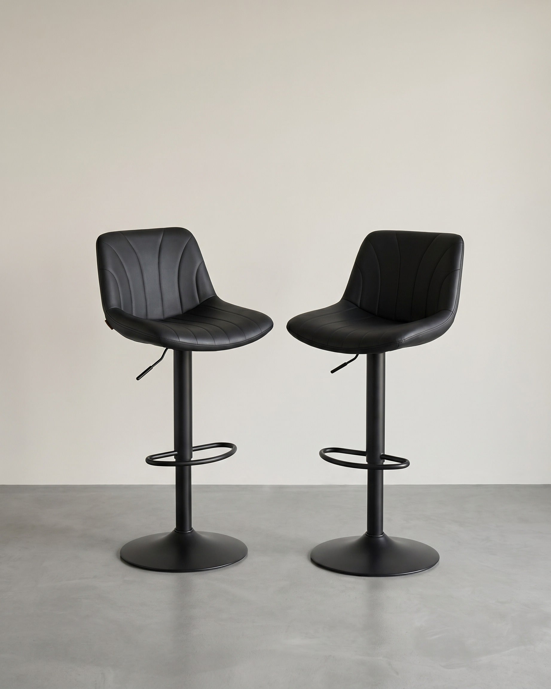 Barhocker-Set, 2er-Set – Höhenverstellbar & 360° drehbar – Mit Rückenlehne und Fußstütze – Schwarz