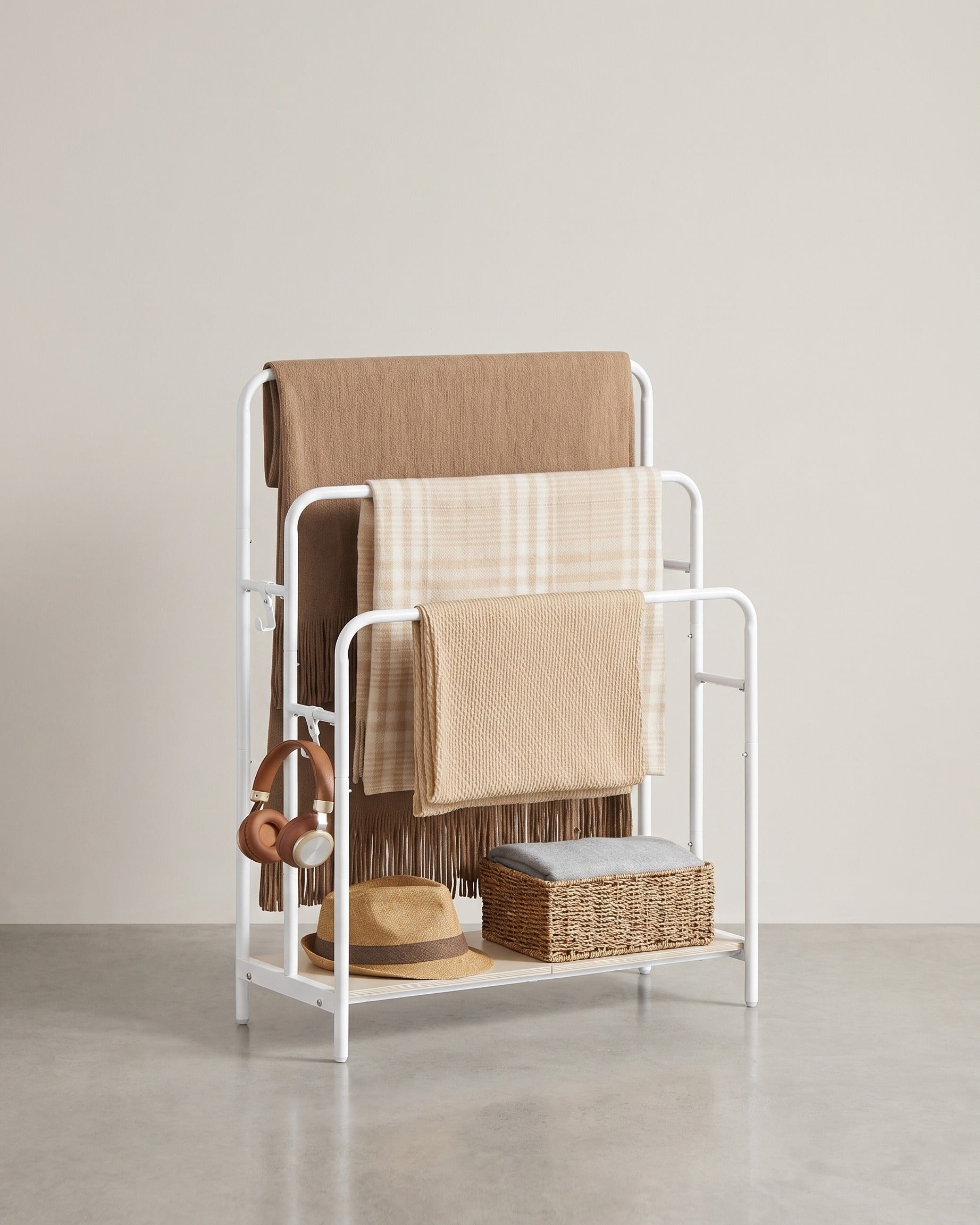 Freistehender Kleiderständer mit 3 Stangen und Ablage – Modernes Design – Stabil & Platzsparend – Weiß