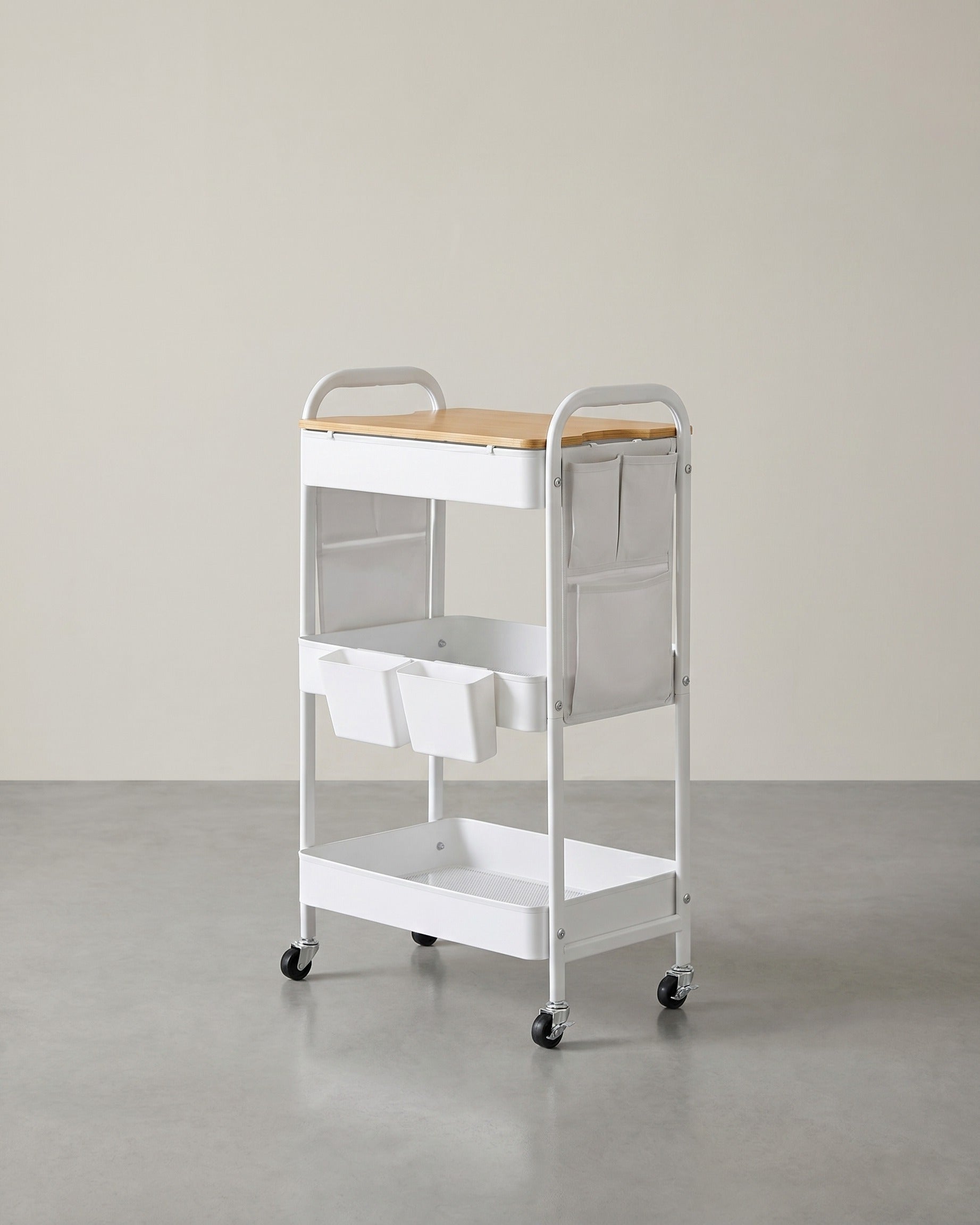 Servierwagen – 3 Drahtablagen – 2 abnehmbare Hängekörbe – Stahl – 30,6 x 44,3 x 74,2 cm – 3,8 kg – Tragkraft 30 kg – Wolkenweiß