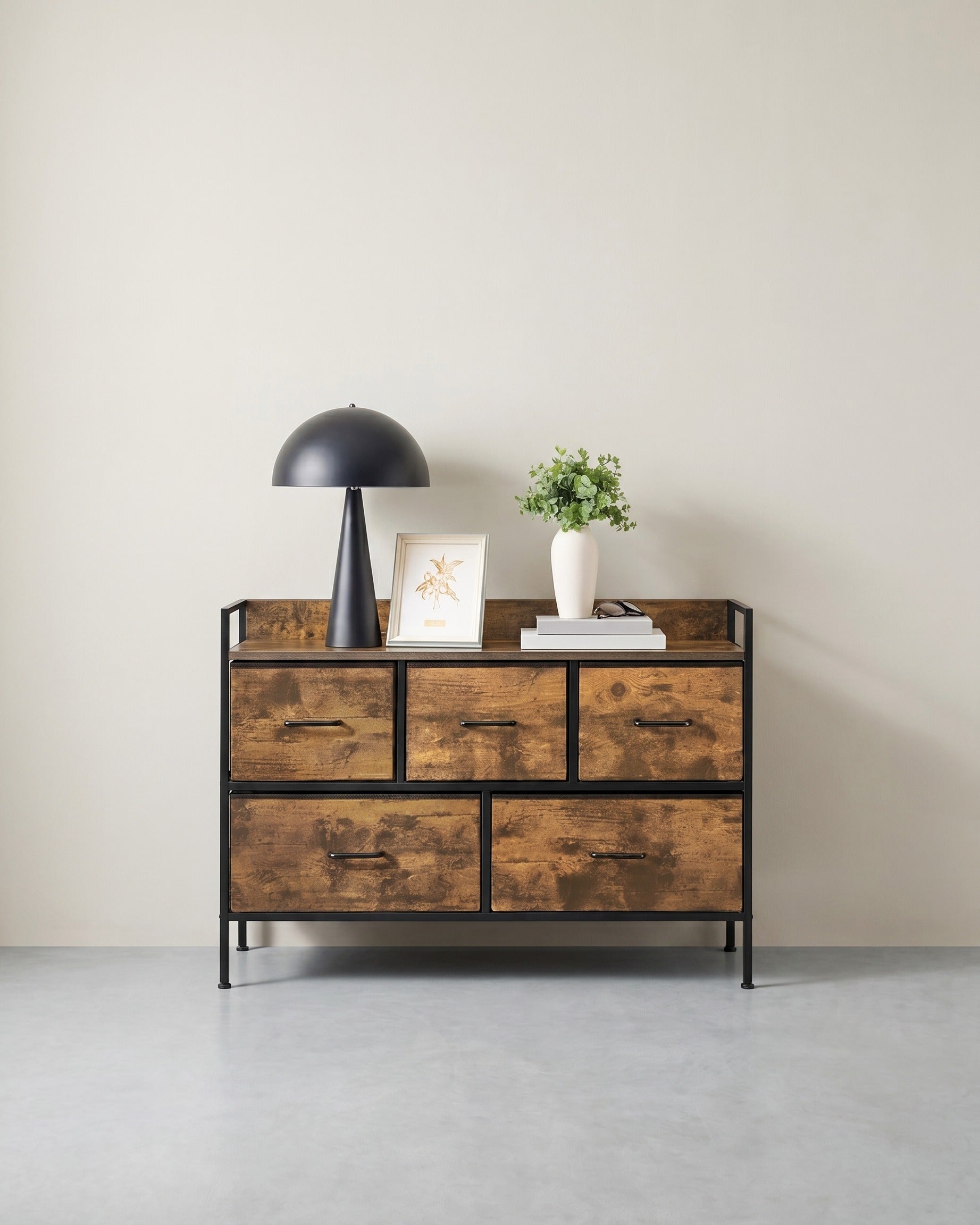 Kommode mit 5 Stoffschubladen – Schrank für Schlaf- oder Wohnzimmer – mit Seitenleisten und erhöhtem Rand – 98 cm breit – Braun