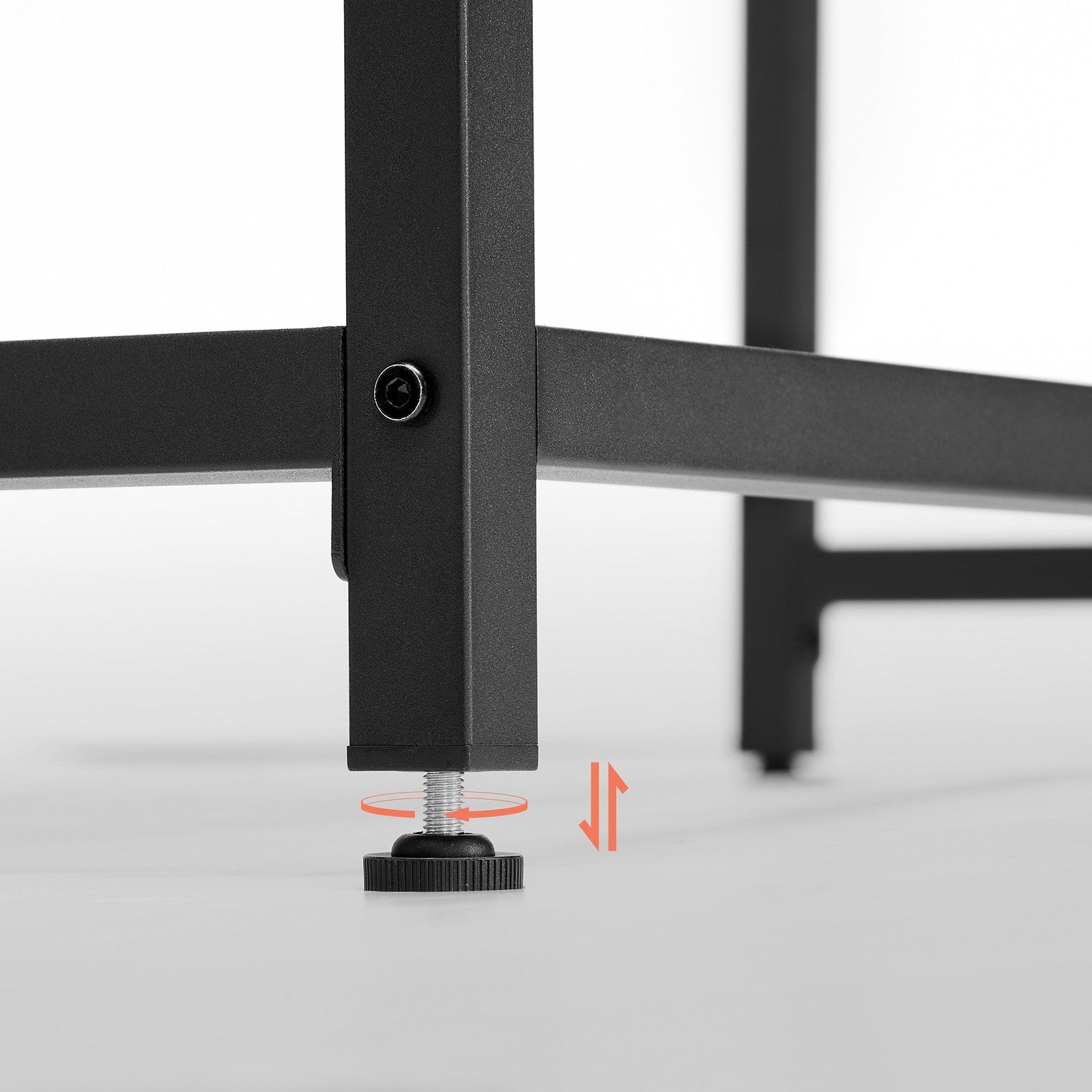 Schreibtisch im Industriedesign – Kompakt und stabil – Bis 50 kg belastbar