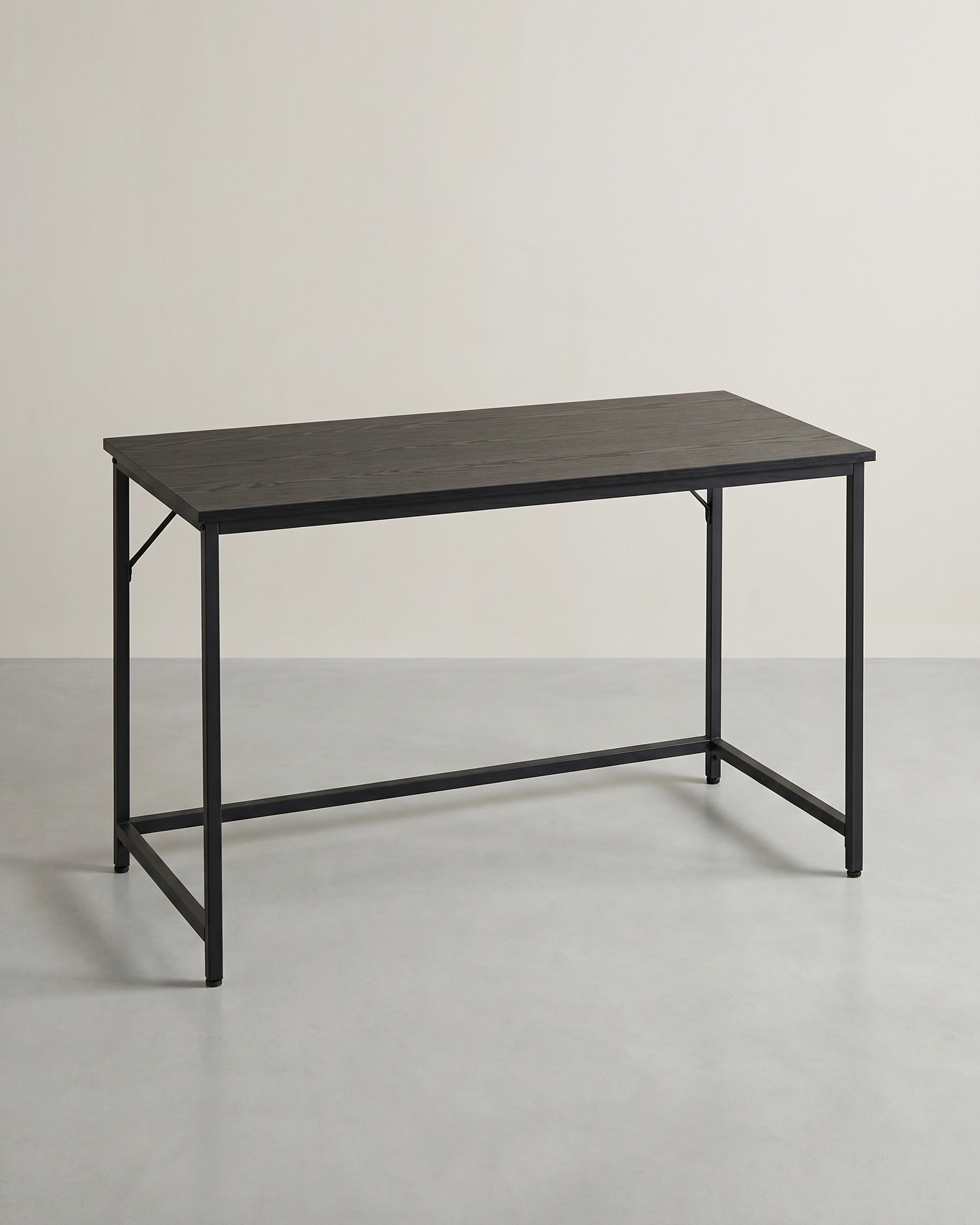 Schreibtisch im Industriedesign – Kompakt und stabil – Bis 50 kg belastbar – Schwarz