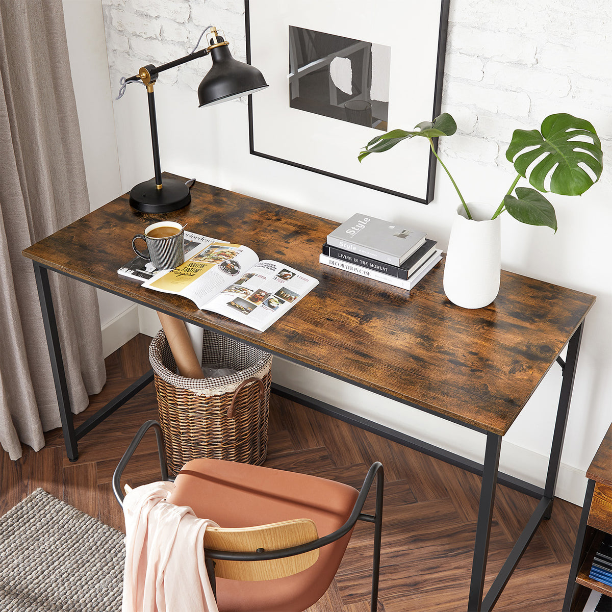 Schreibtisch im Industriedesign – 140 cm breit – kompakt und stabil – bis 50 kg belastbar