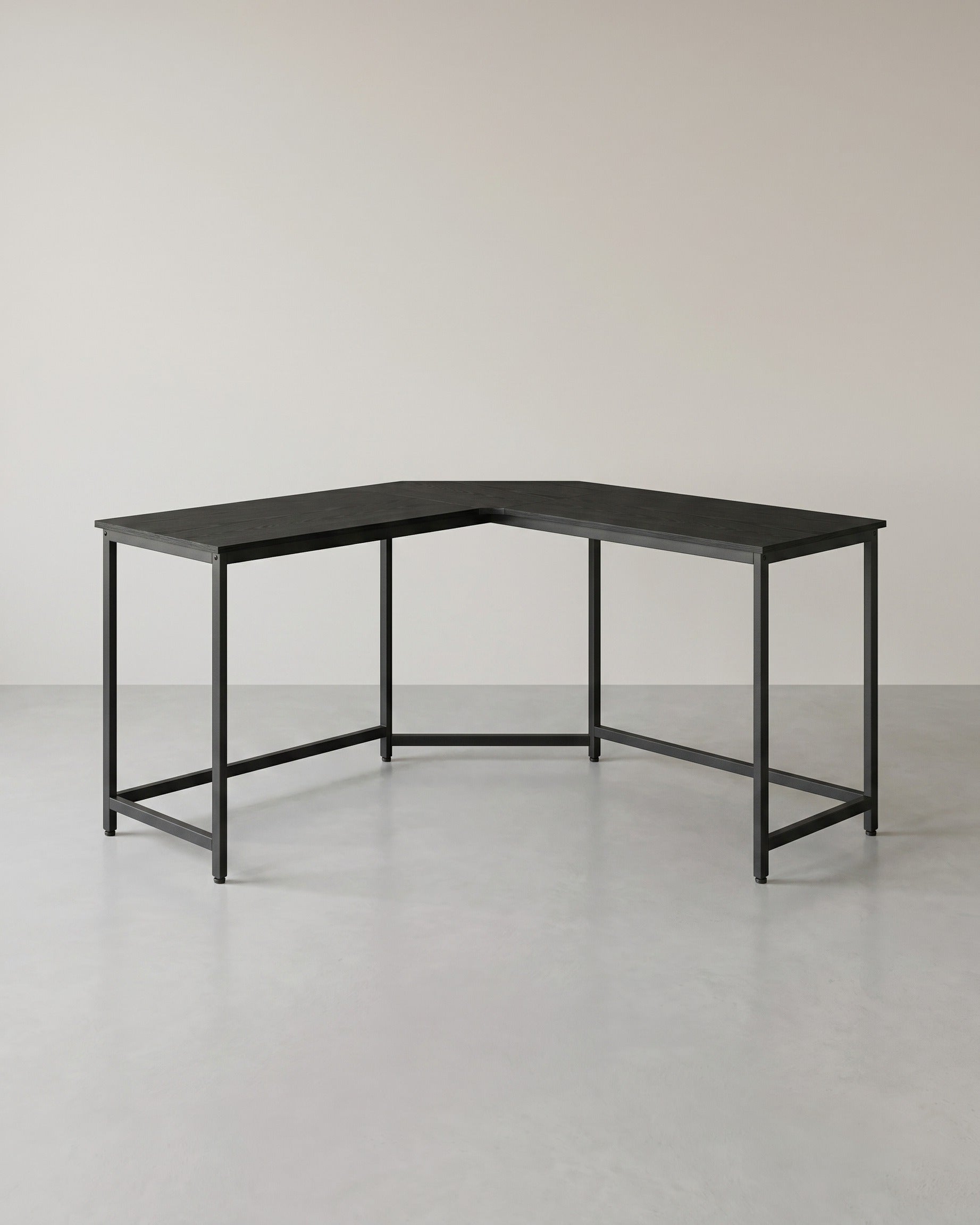 L-förmiger Schreibtisch – Eckschreibtisch mit Kabeldurchführung – Schwarz – 149 x 149 cm – Geräumig und platzsparend – Bis zu 50 kg belastbar – Schwarz