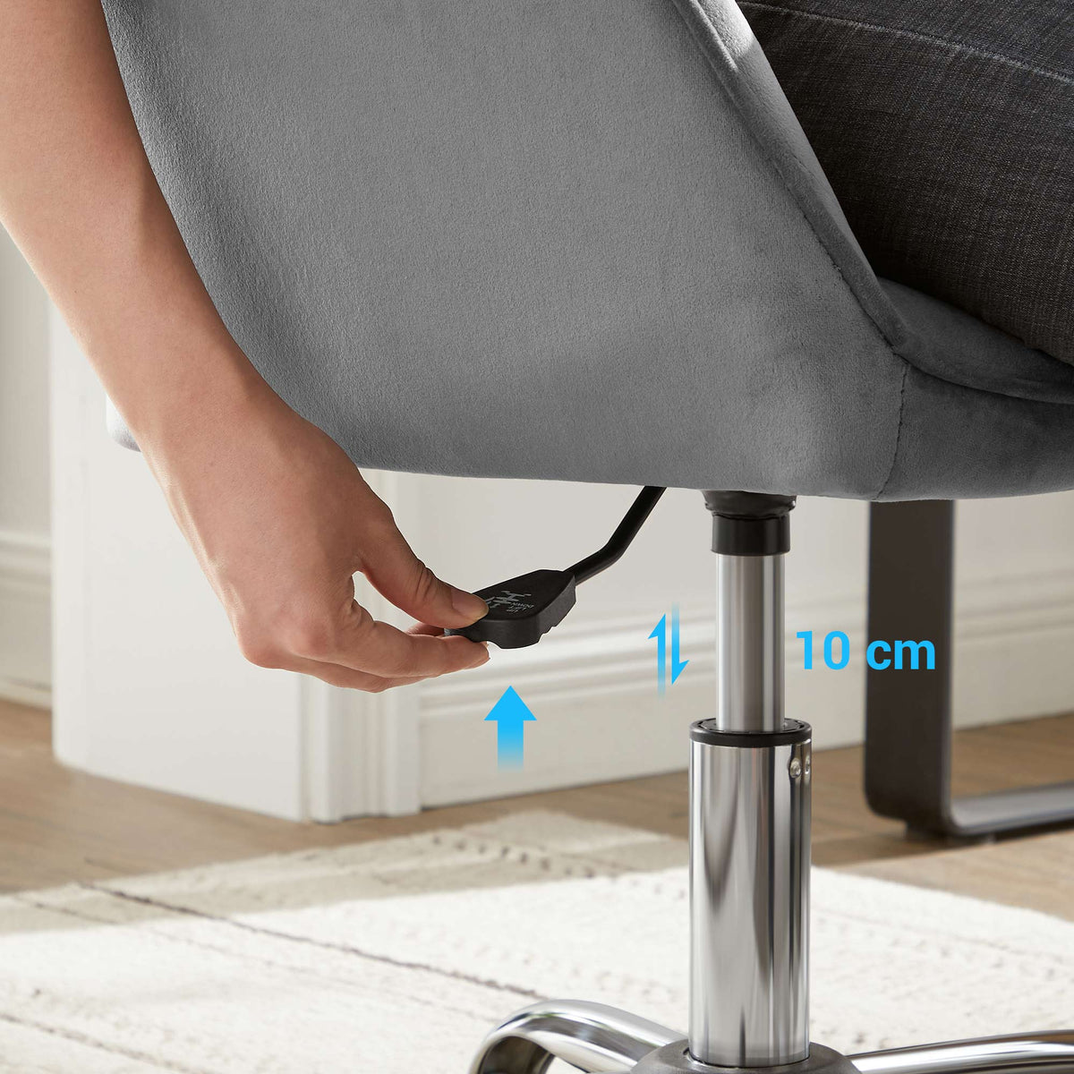 Chefsessel – Drehstuhl – Samtbezug – Höhenverstellbar – Fürs Homeoffice – Gesamtmaße 64 x 62 x (80–90) cm – Sitzhöhe 45–55 cm – Maximale Belastung 120 kg