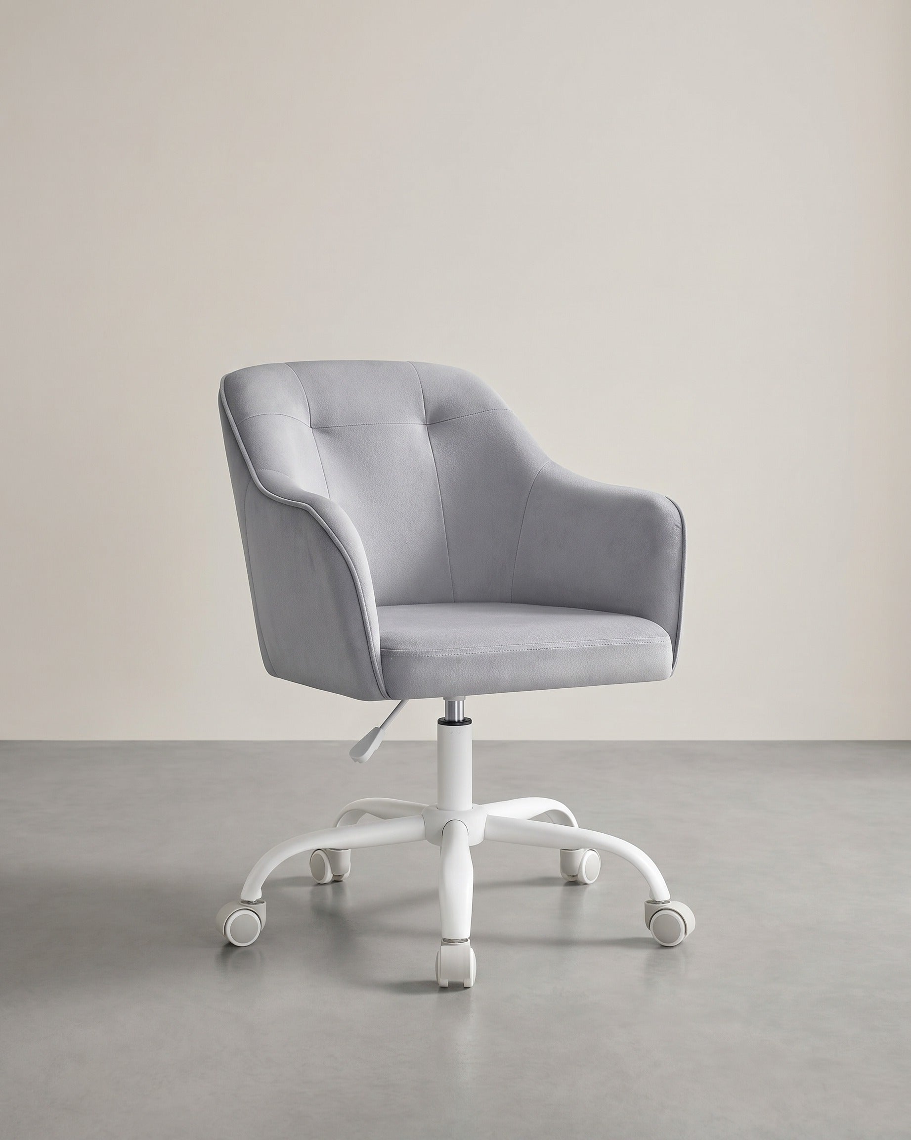 Bürostuhl mit Armlehnen – höhenverstellbar – bequeme Polsterung – 64 cm breit – Grau | Samt