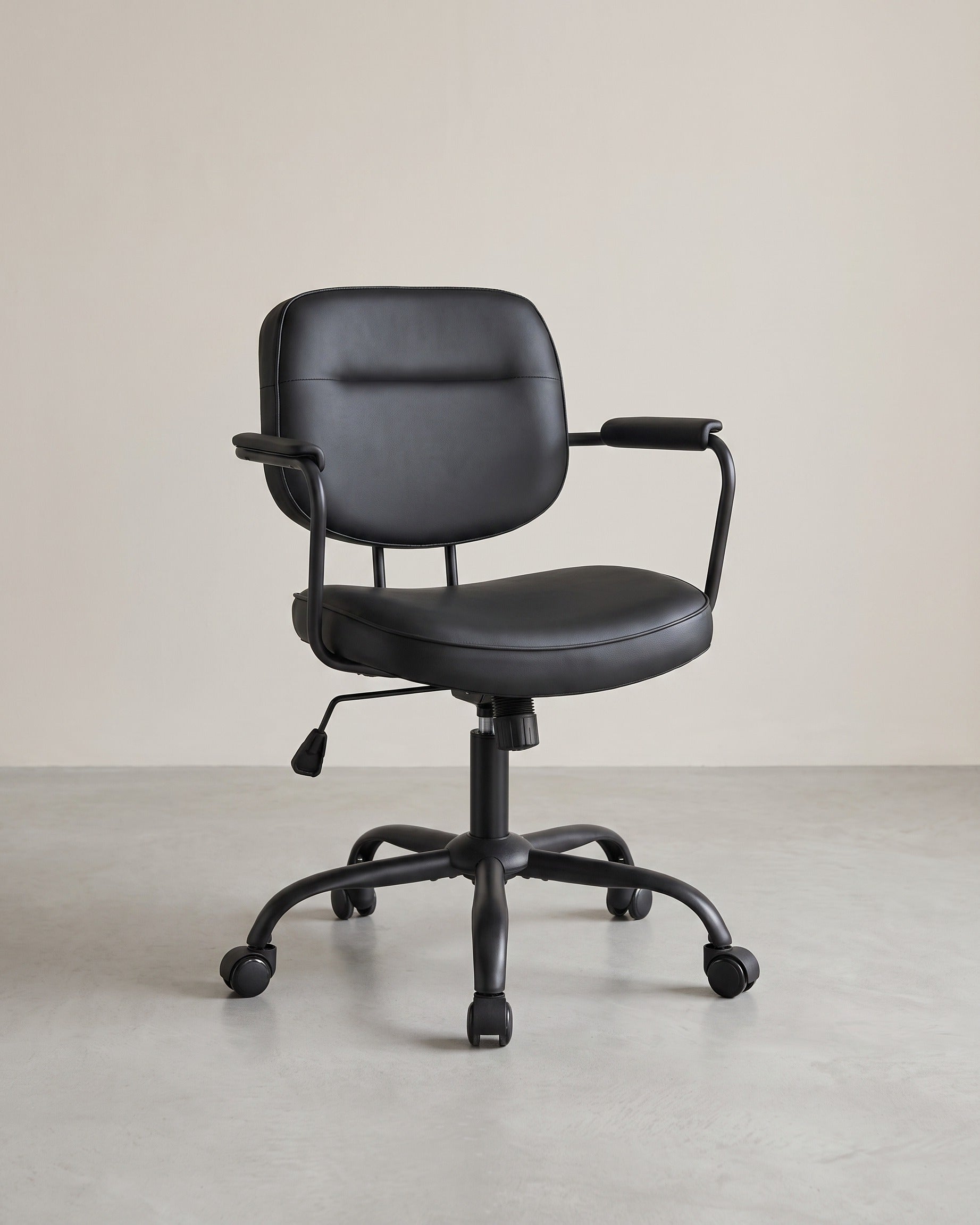 Bürostuhl Kunstleder – Ergonomisch, drehbar und höhenverstellbar – Mit Wippfunktion und breiten Armlehnen – Schwarz