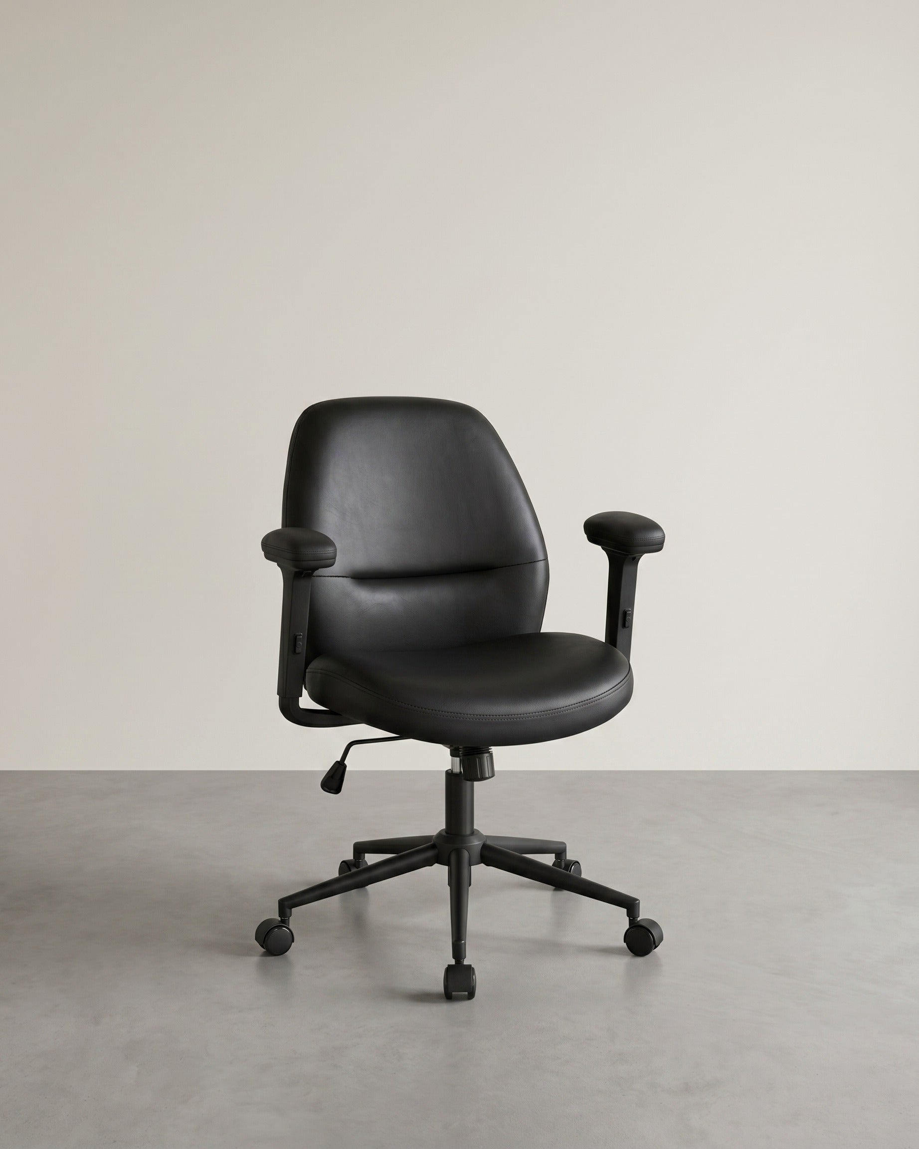 Moderner Bürostuhl – Ergonomisches Design – Höhenverstellbar – Atmungsaktive Polsterung – Bis 120 kg belastbar – Schwarz