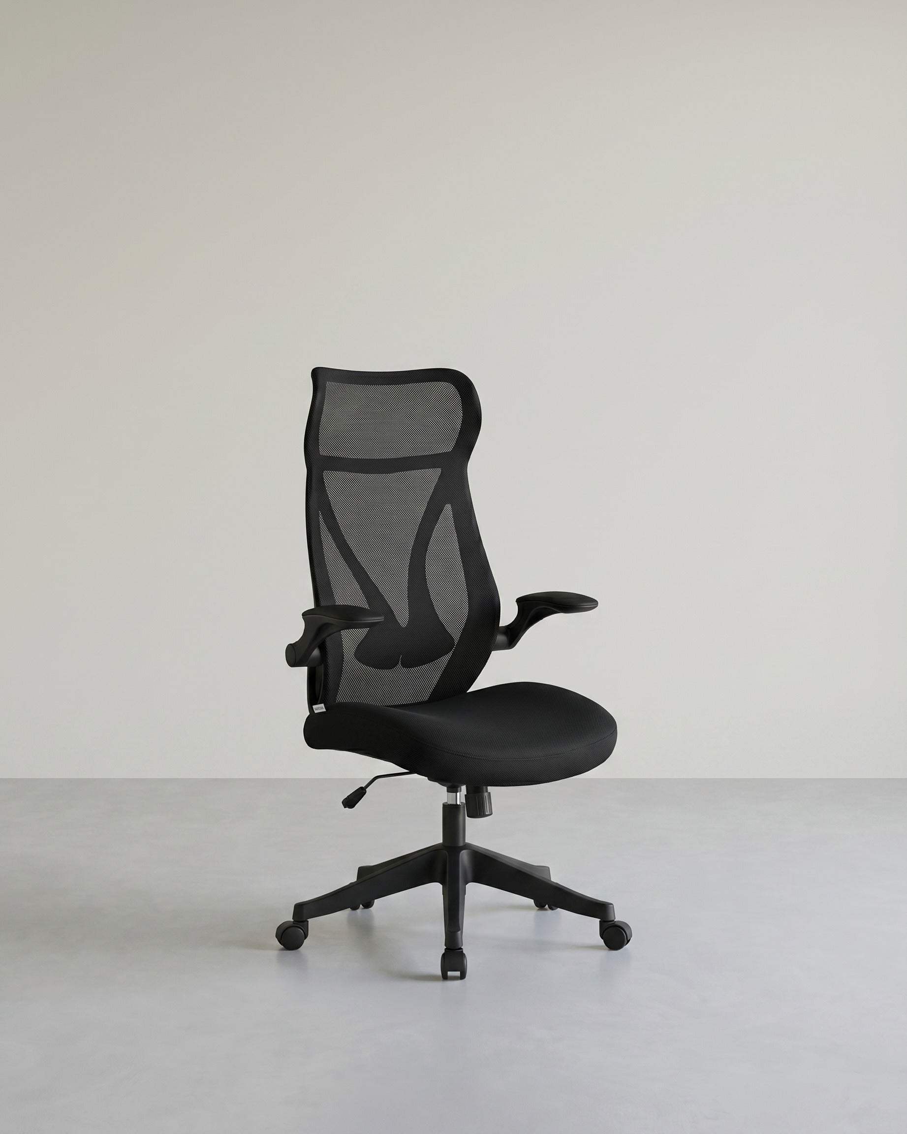 Ergonomischer Bürostuhl – Mit Kopfstütze, Lordosenstütze und klappbaren Armlehnen – S-förmige Rückenlehne – Bis 150 kg belastbar – Schwarz