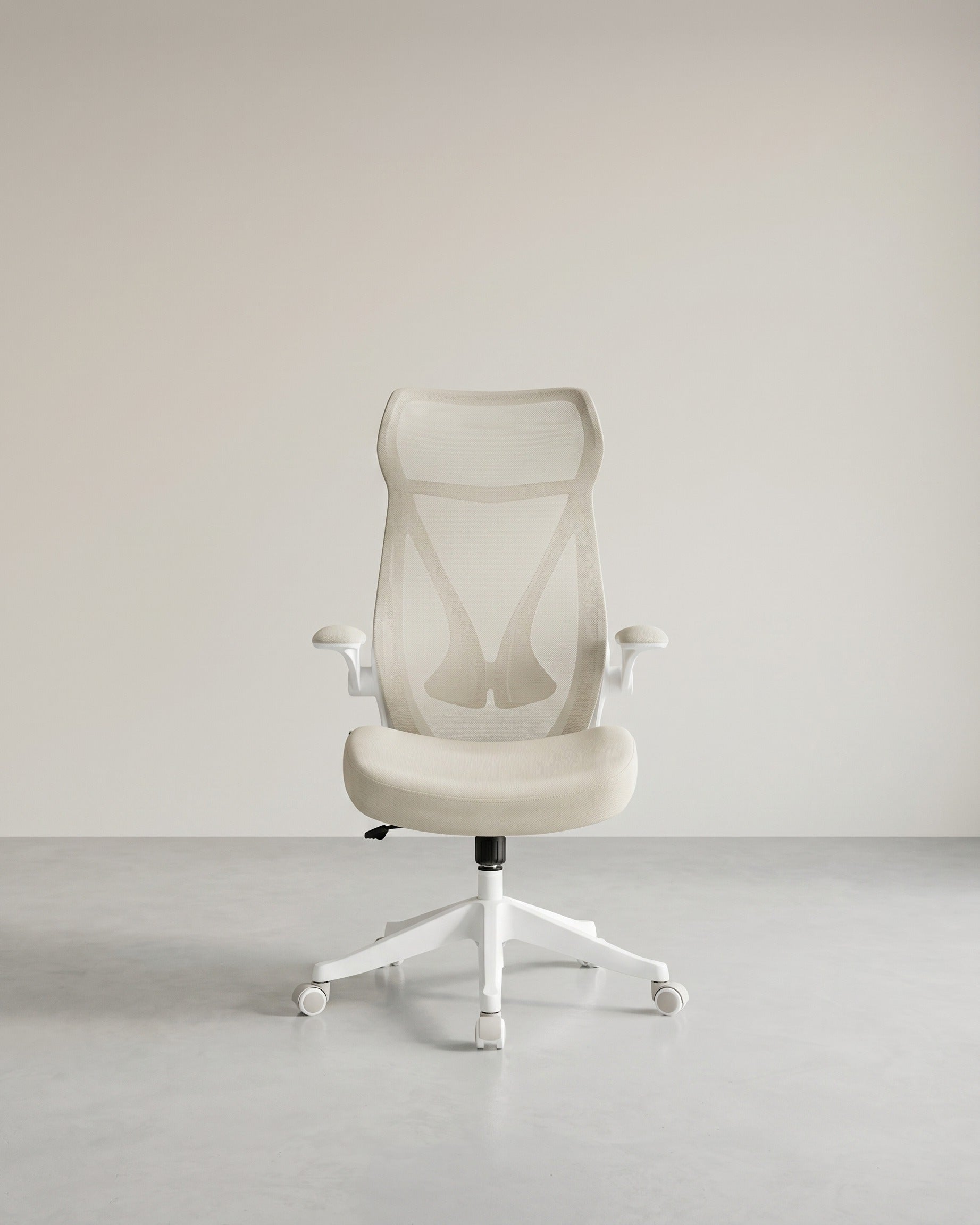 Ergonomischer Bürostuhl – Mit Kopfstütze, Lordosenstütze und klappbaren Armlehnen – S-förmige Rückenlehne – Bis 150 kg belastbar – Beige
