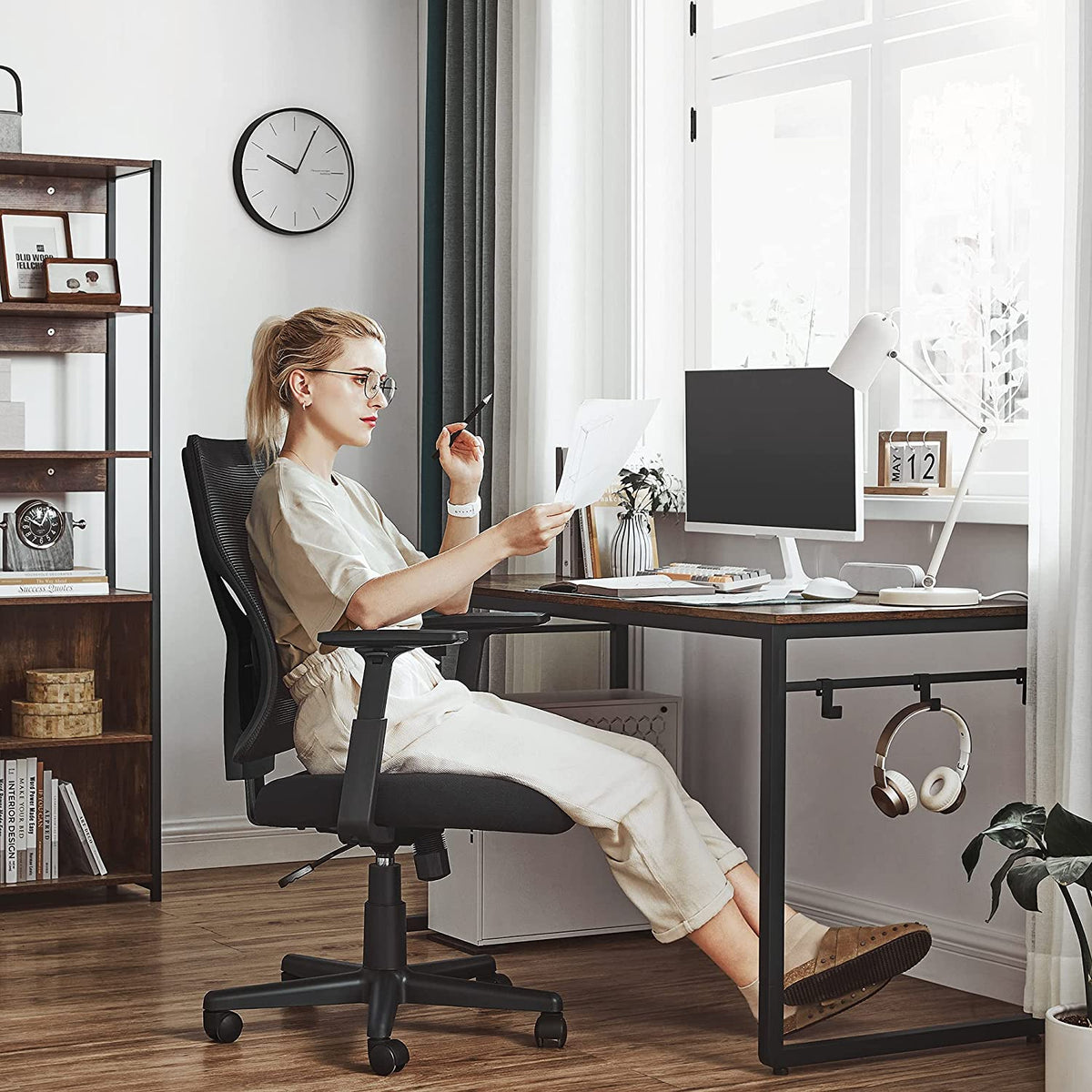 Bürostuhl - Ergonomischer Bürostuhl mit Wippmechanismus - Verstellbare Armlehnen - Netzgewebe