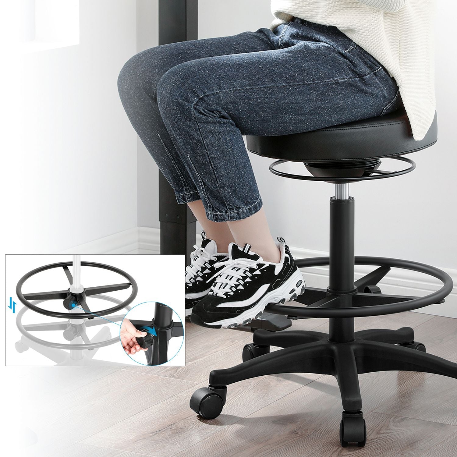 Bürohocker auf Rollen – Verstellbar – 360° Drehbar – Mit Fußstütze – Schwarz – Bequemer Arbeitshocker bis 110 kg