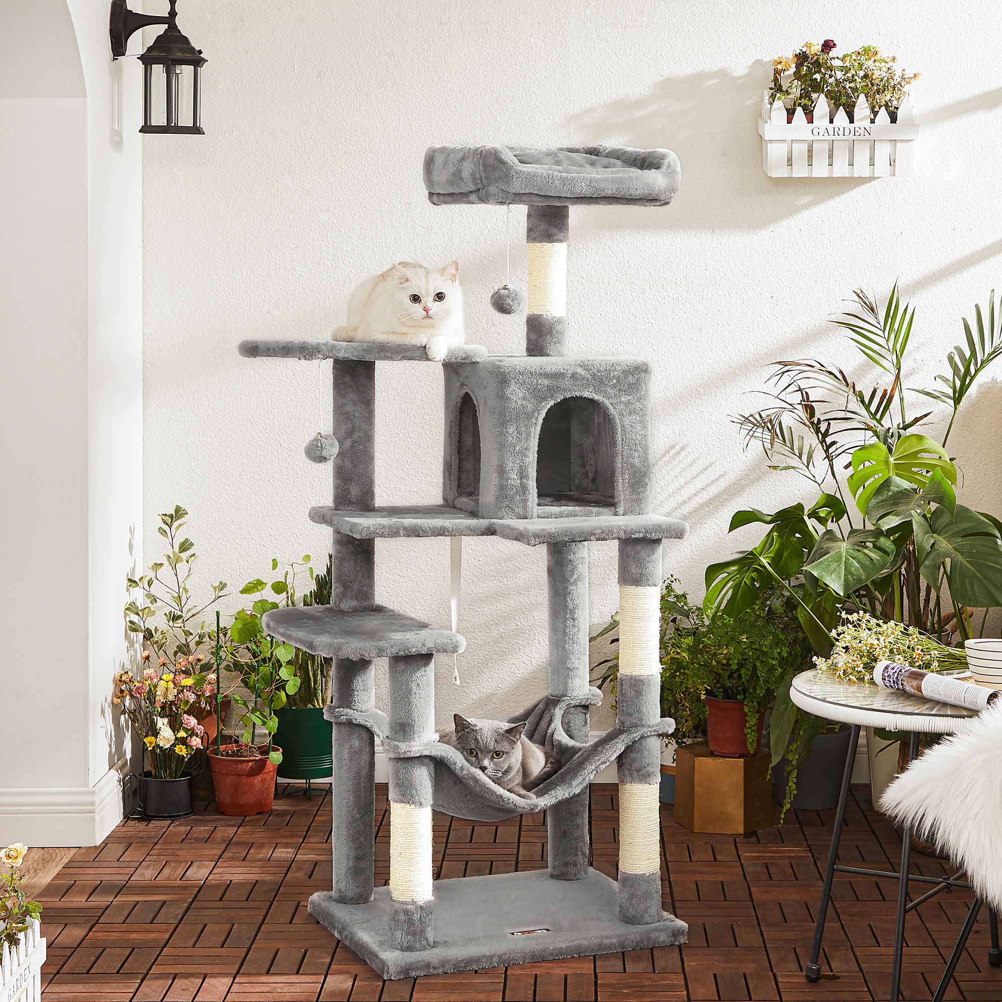 Katzenkratzbaum – Mit Hängematte, Kuschelhöhle und Spielball – 143 cm hoch – Für 1-4 Katzen