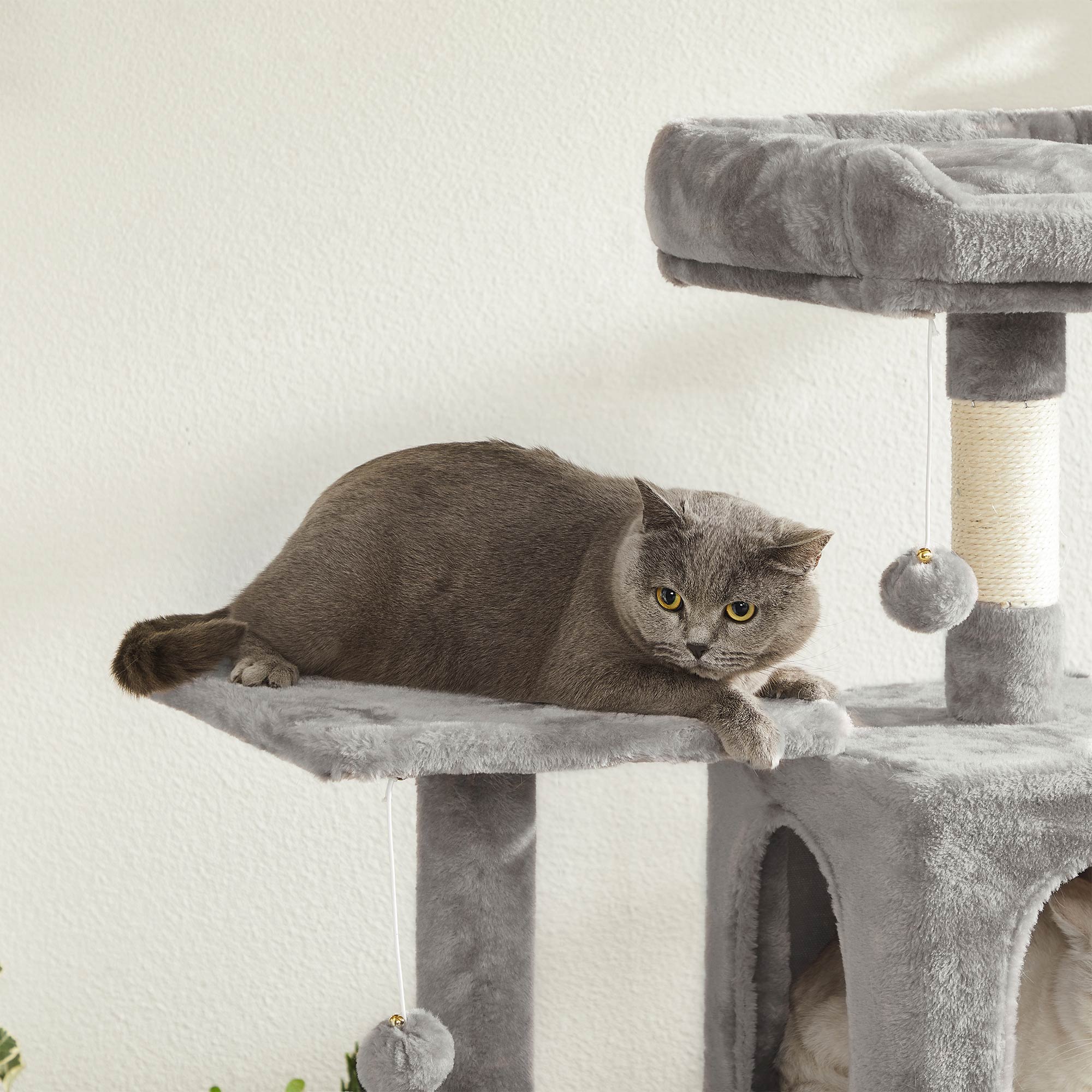 Katzenkratzbaum – Mit Hängematte, Kuschelhöhle und Spielball – 143 cm hoch – Für 1-4 Katzen